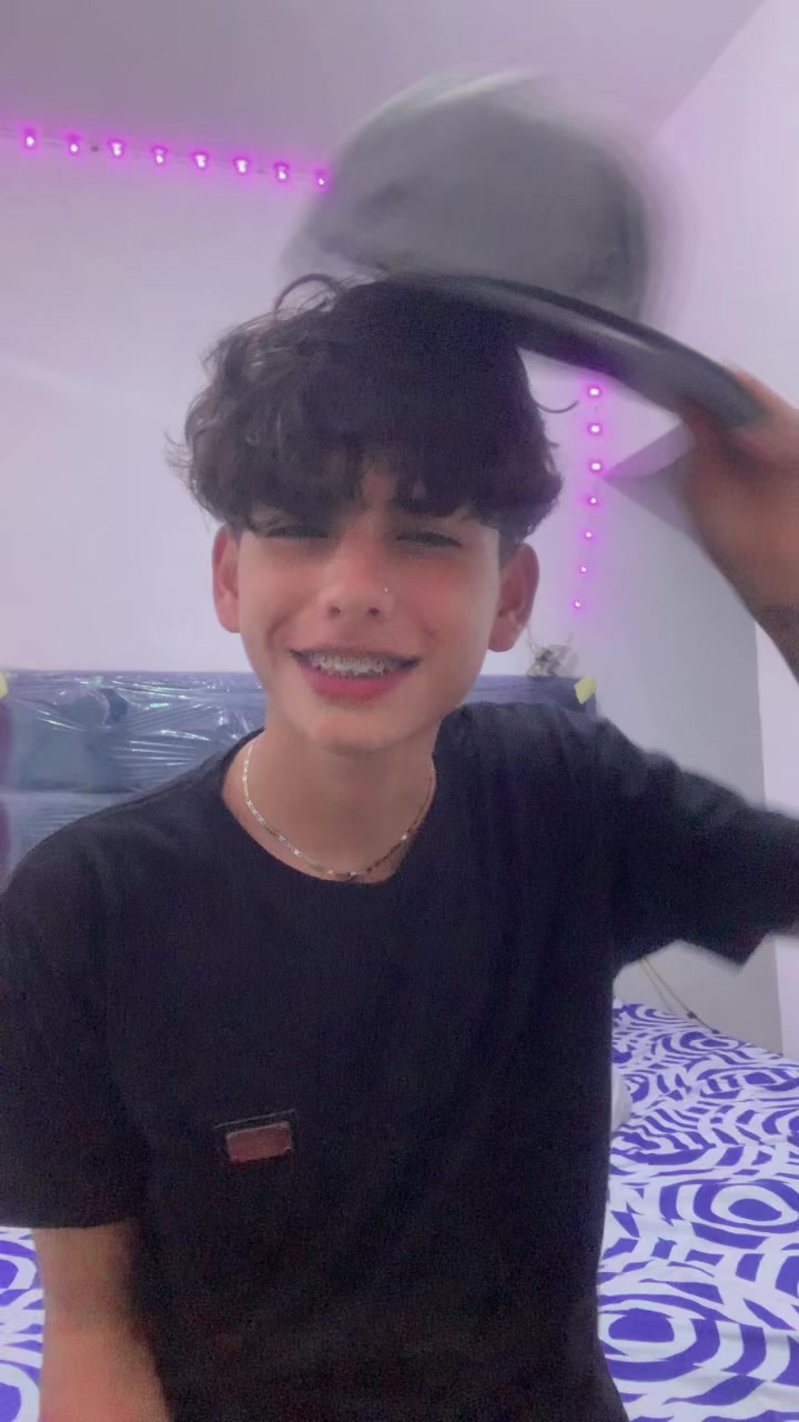 @Emaa 🦈