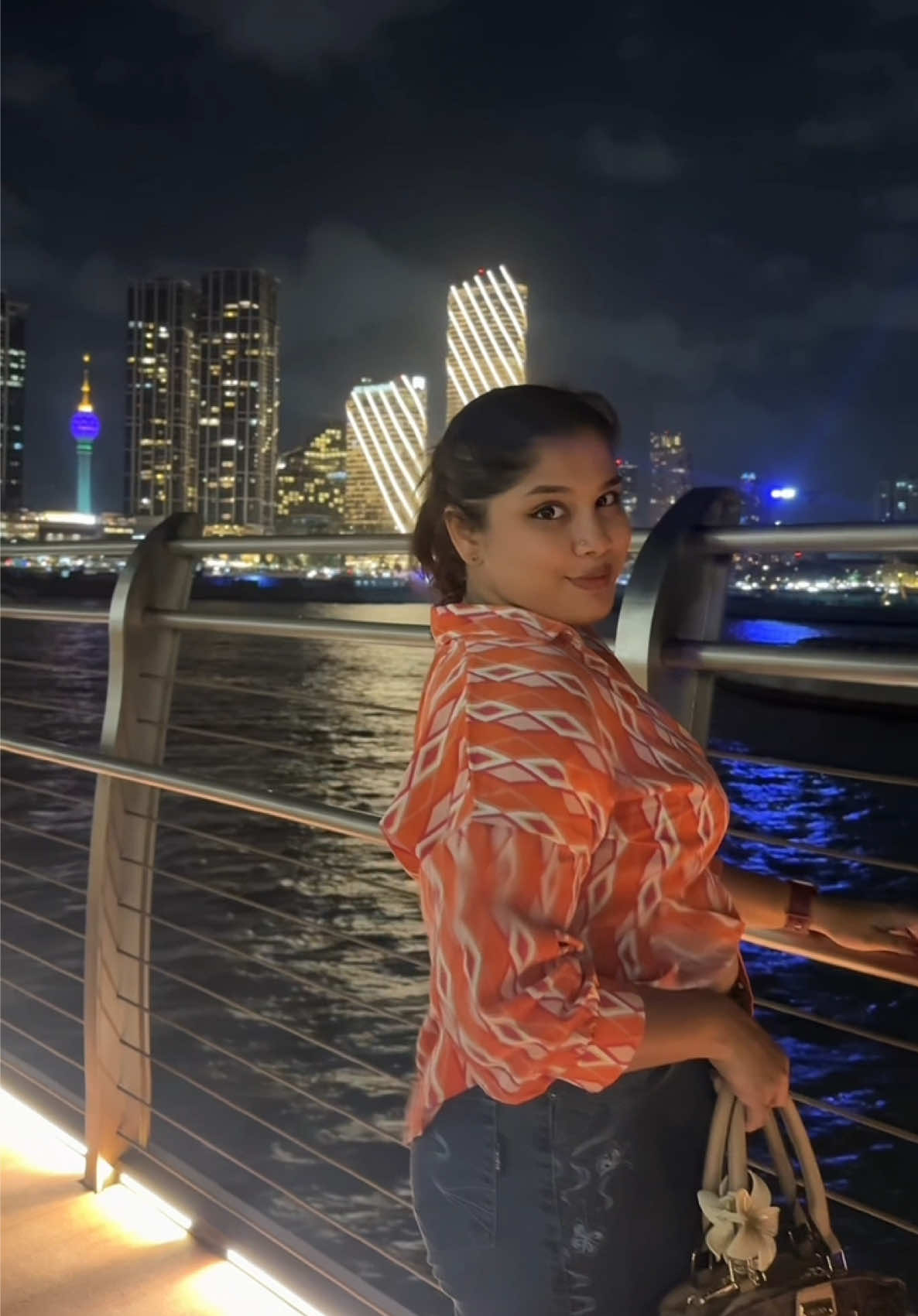 @Lumini Kodithuwakku 🧿