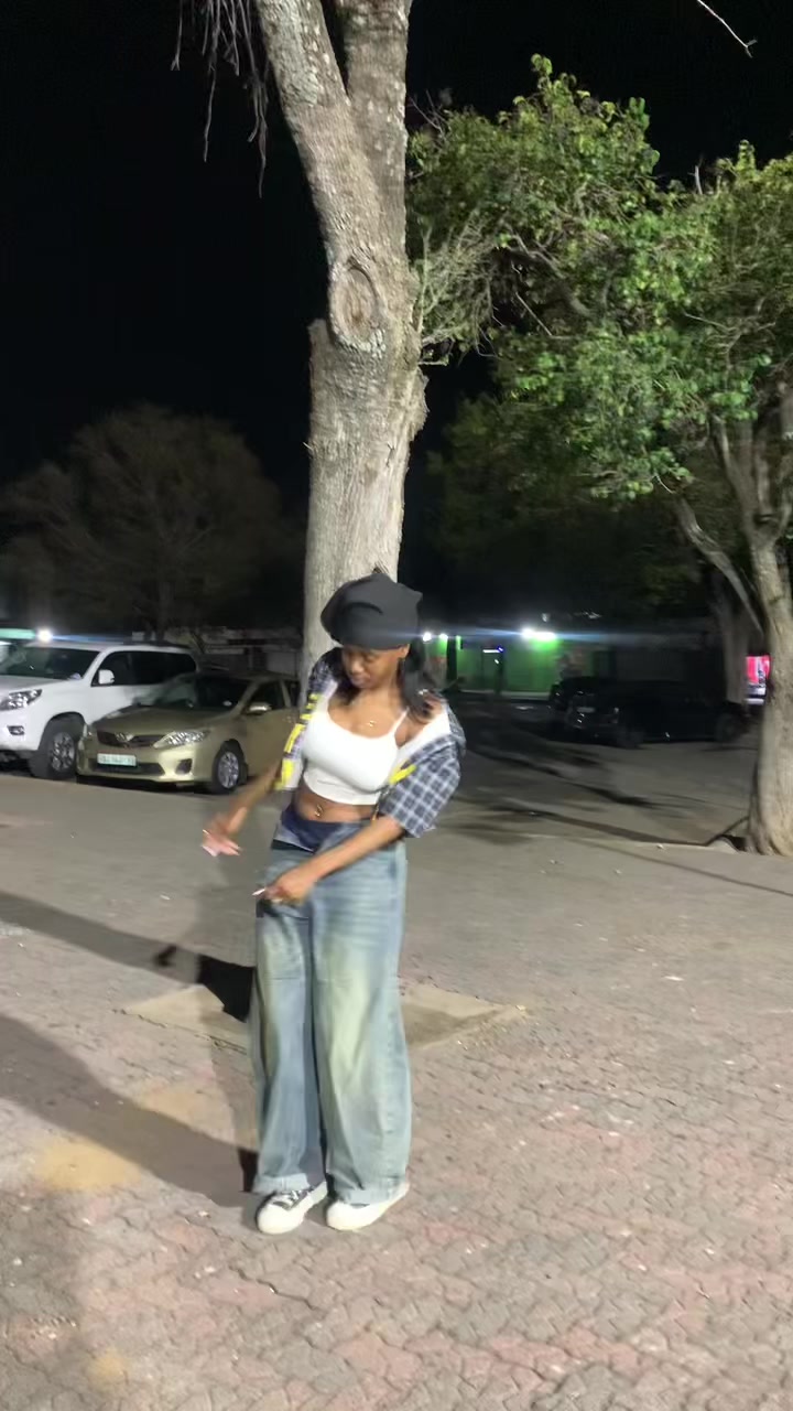 @L&egrave;&euml; Mnguni