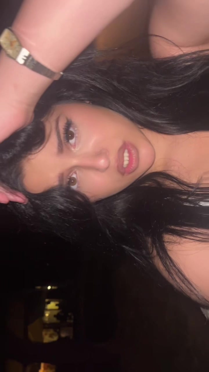 @neeveenica