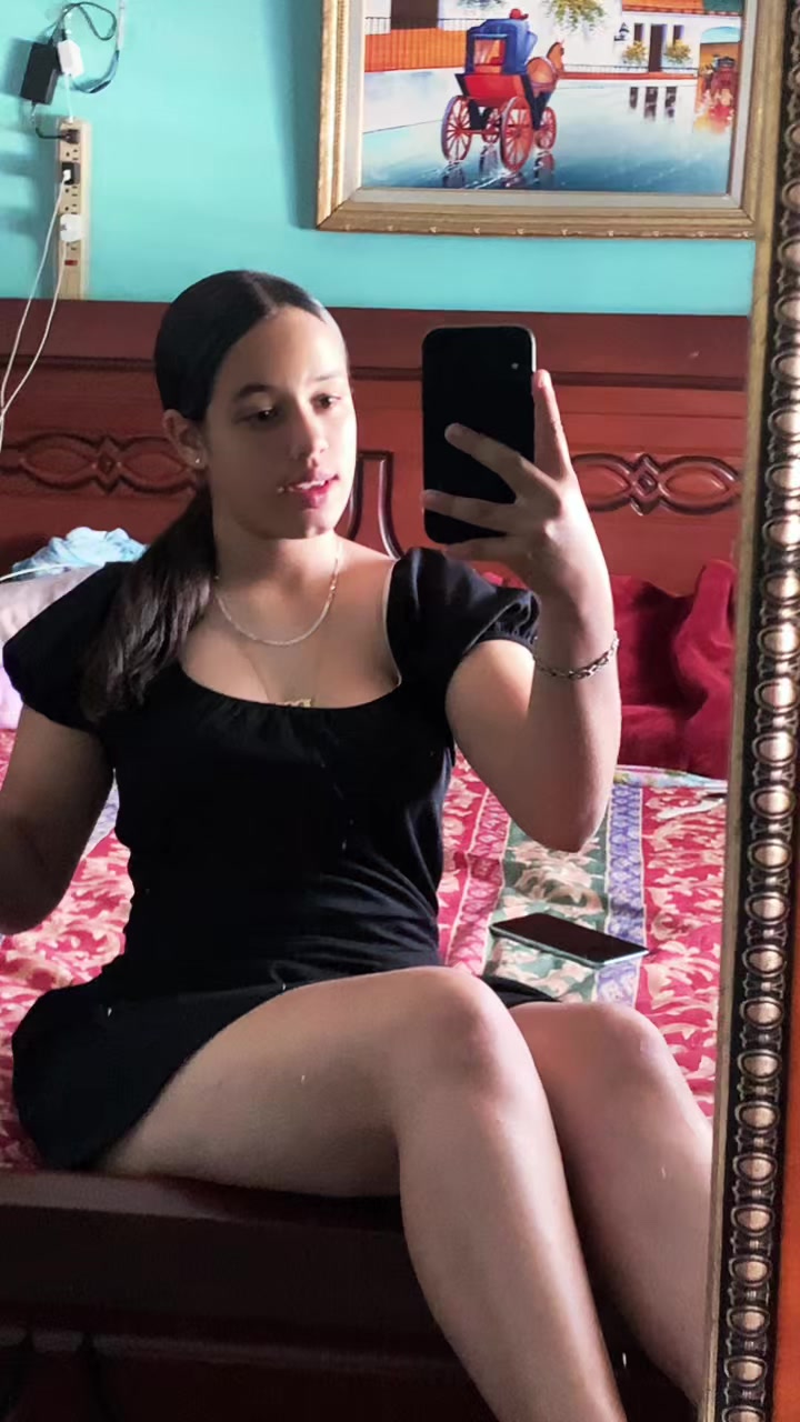 @🧍🏻&zwj;♀️👸🏻