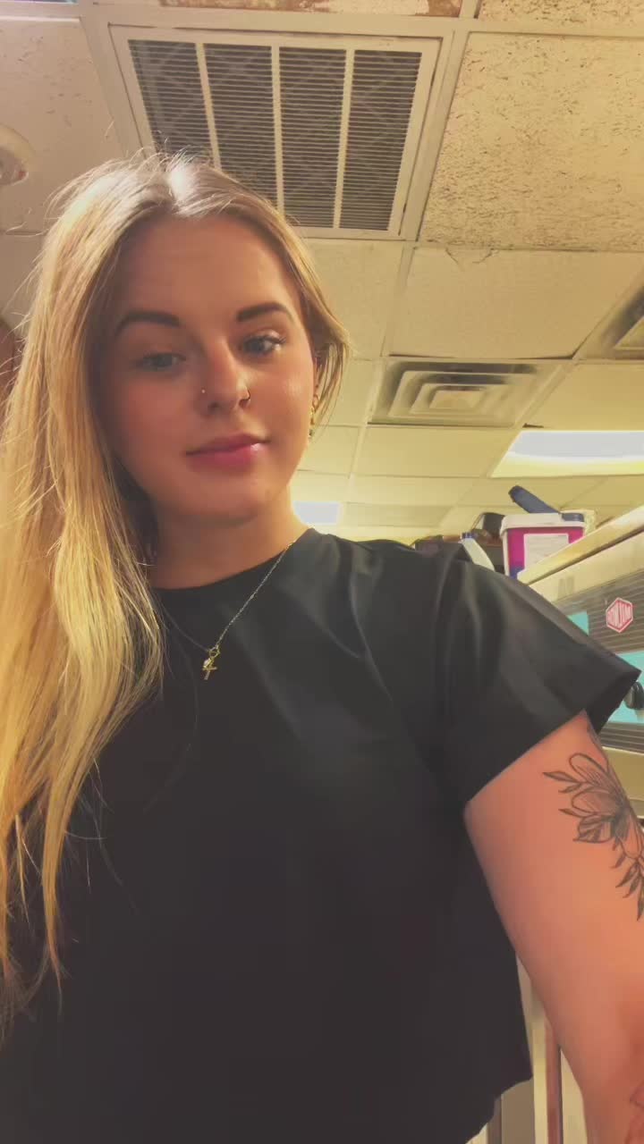 @ur.favorite.blonde24