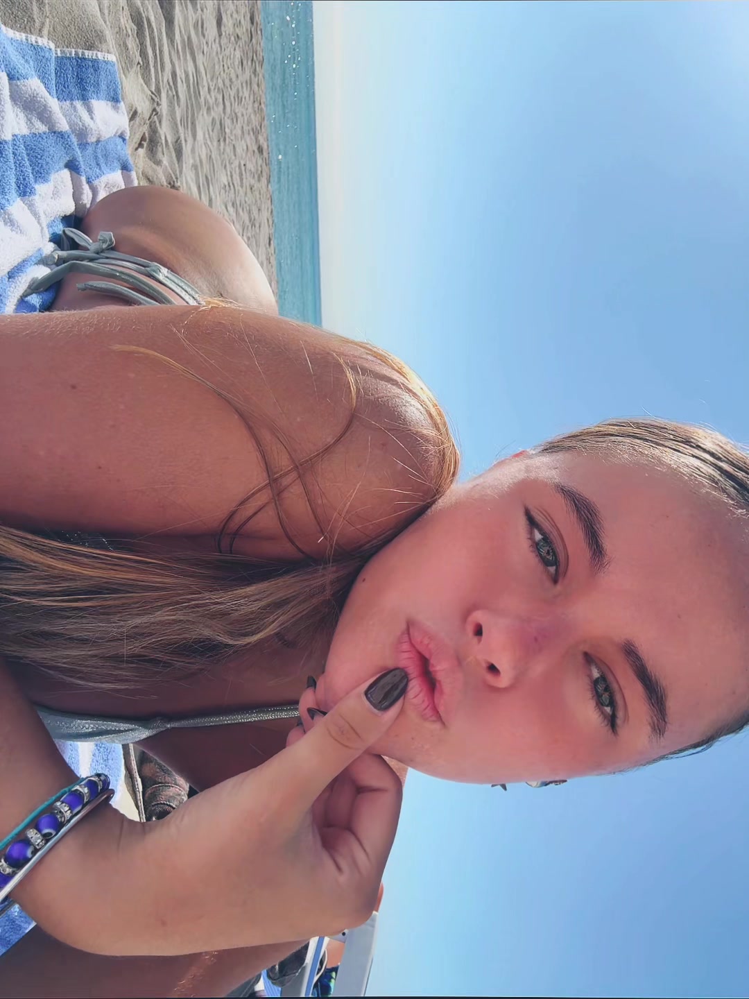 @anaavanmidd