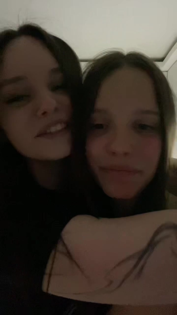 @__Anikawee_