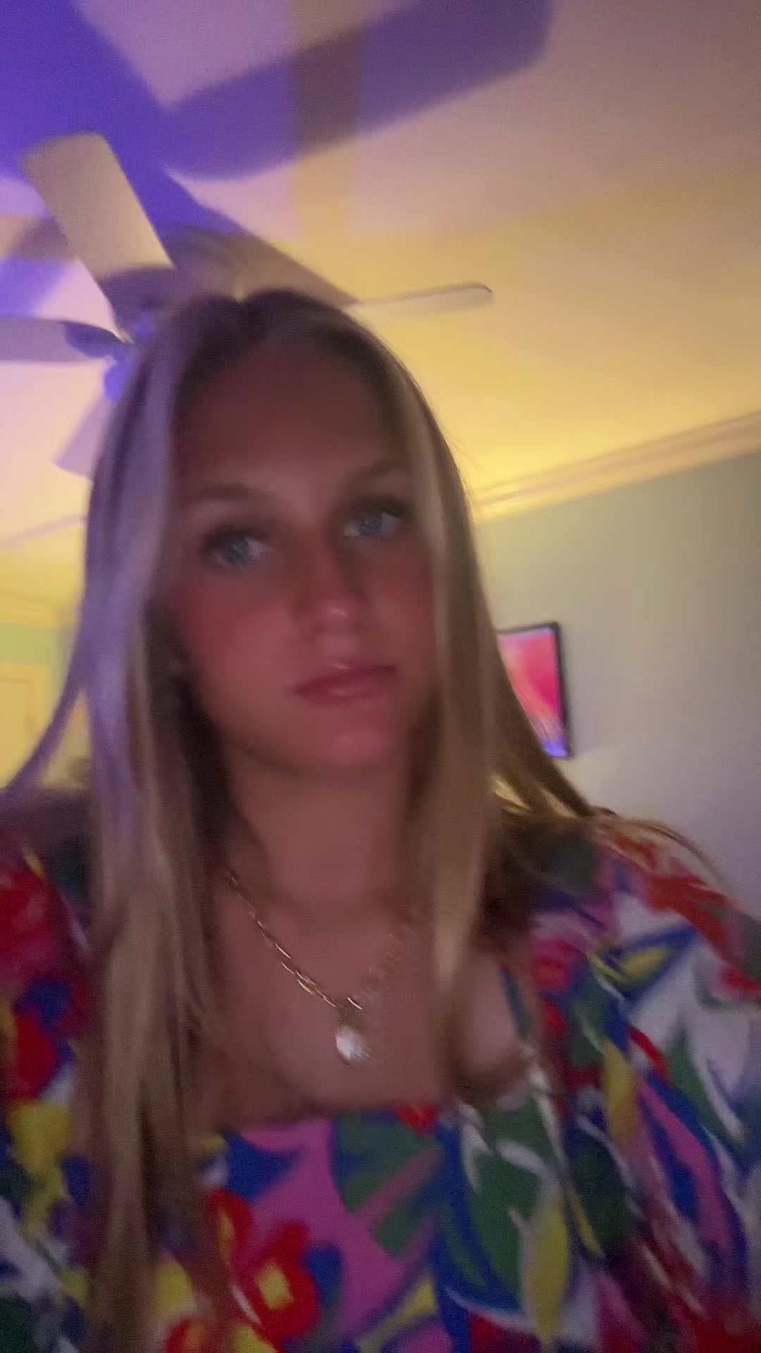 @🦄