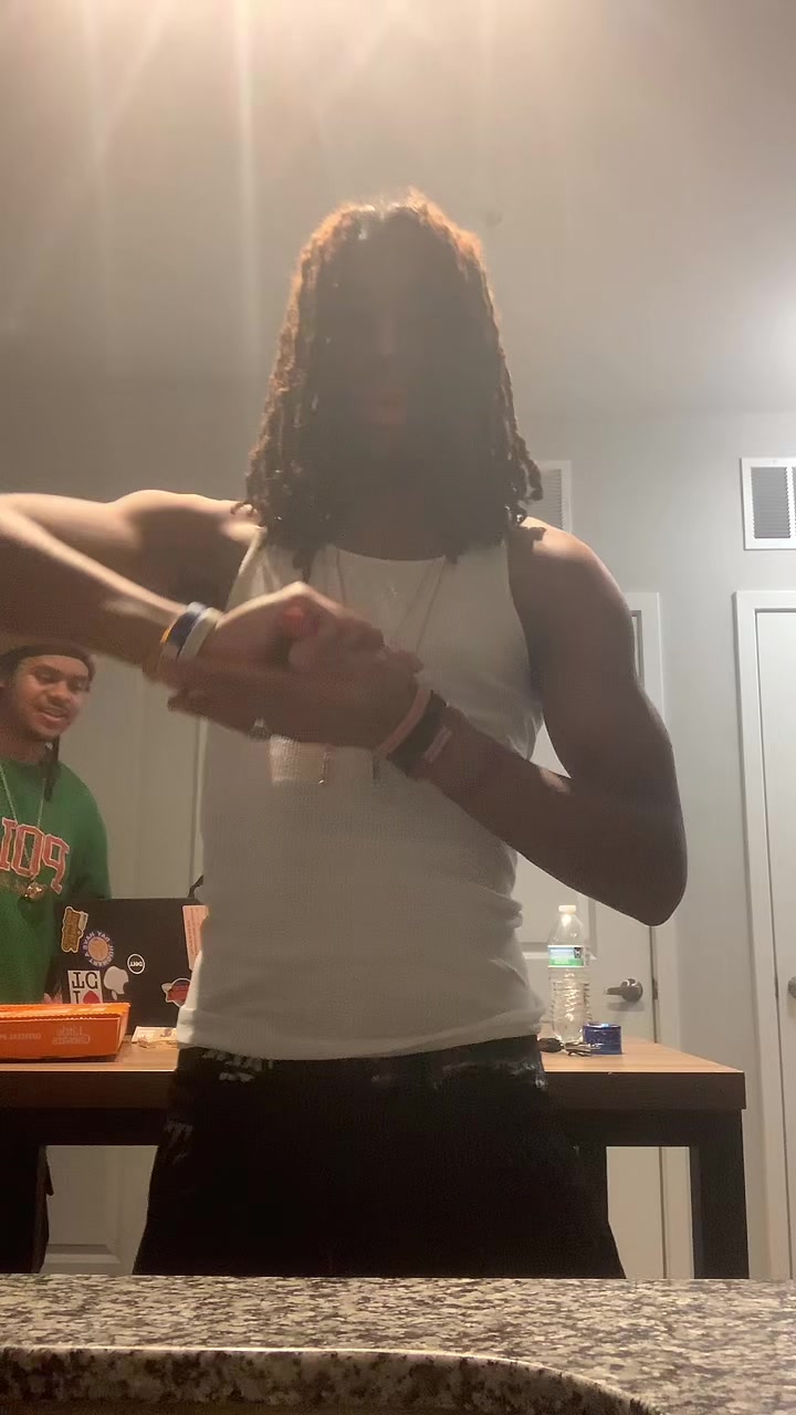 @Stainsforslimanesss