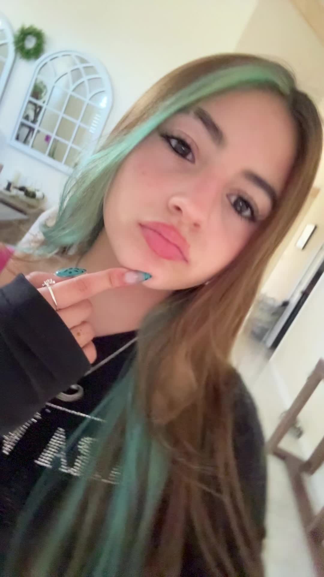 @khlo