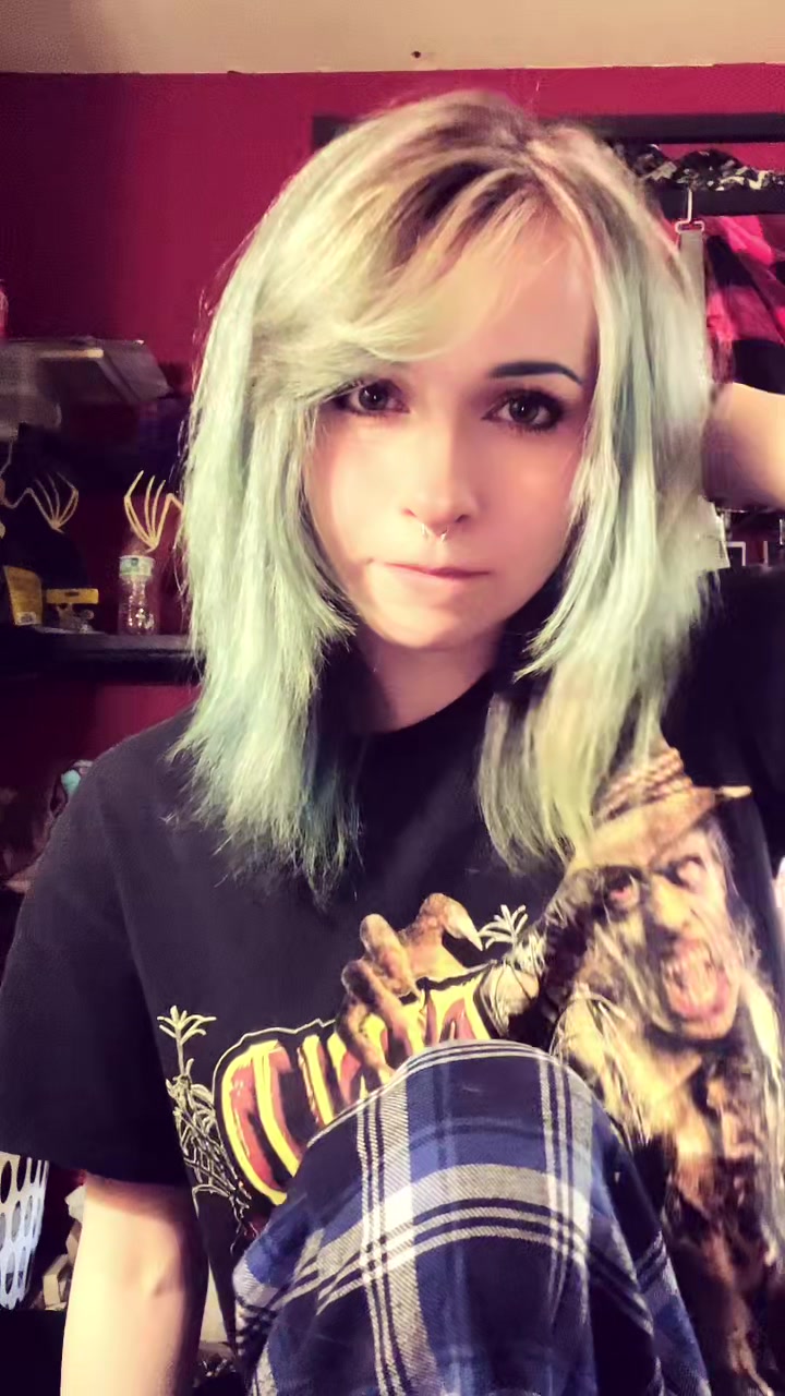 @<3