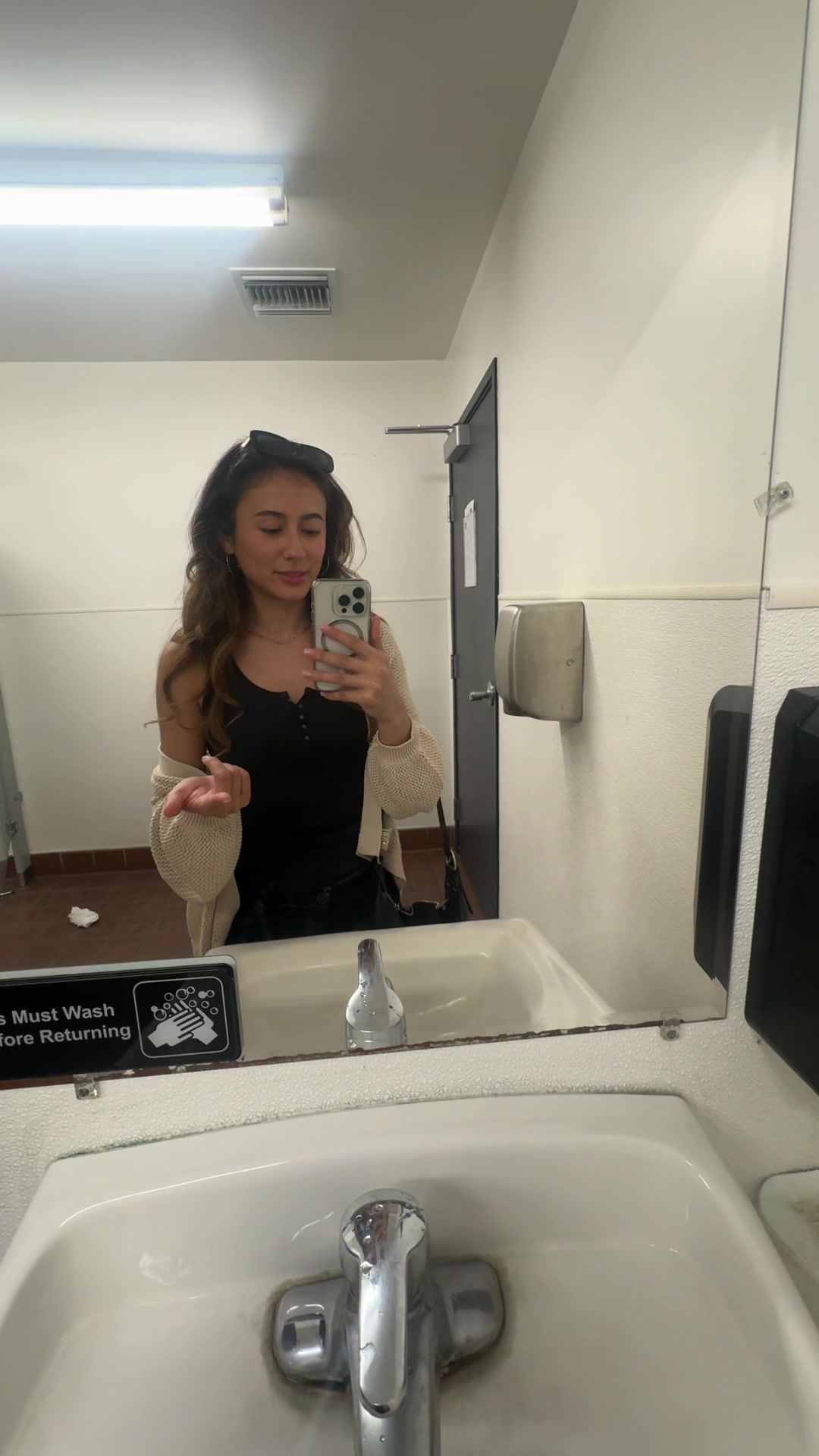 @Bella