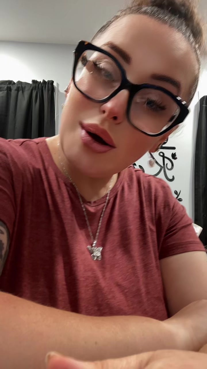 @JustASmallTownGirl🩷💜