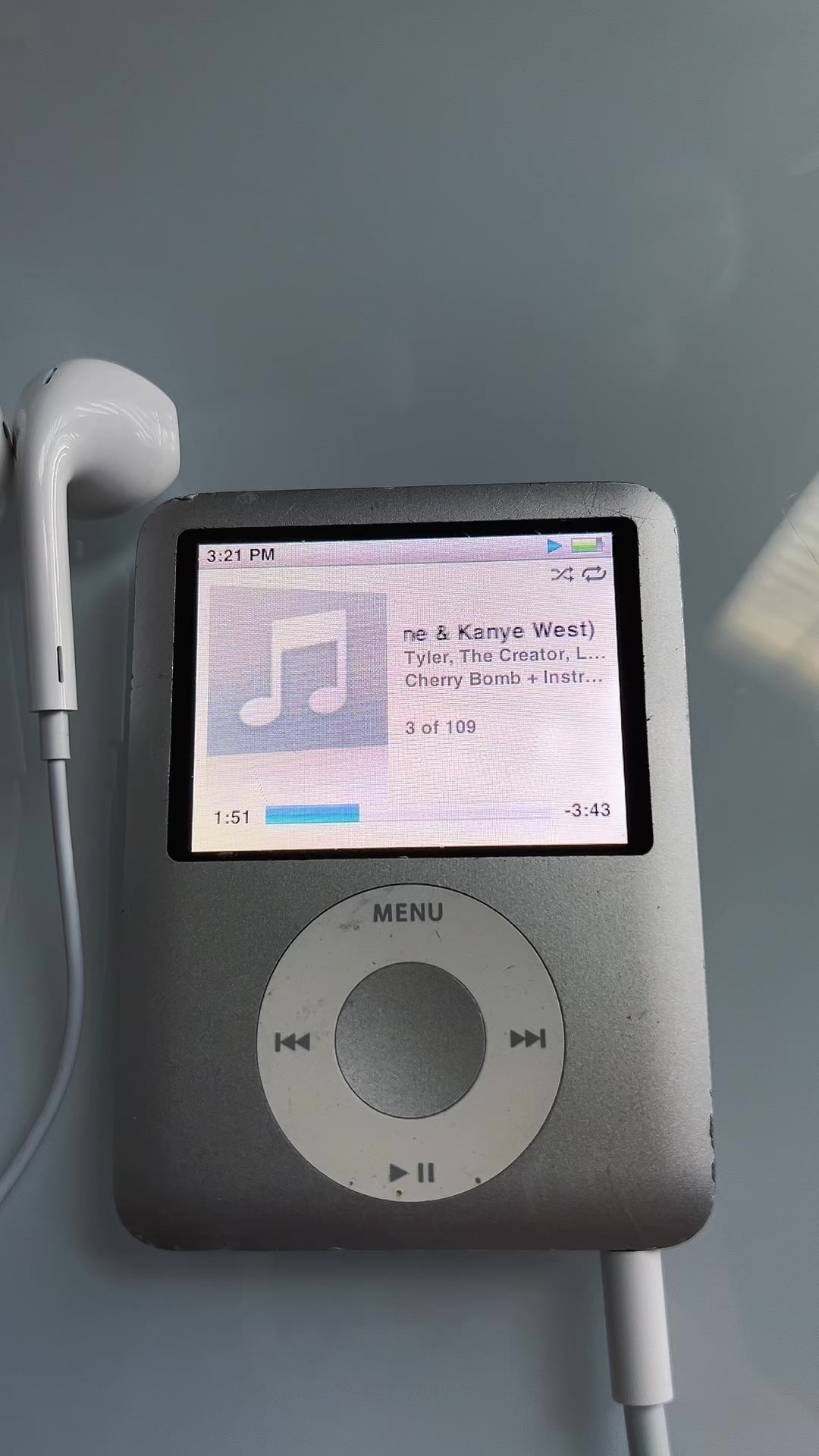 @🎧