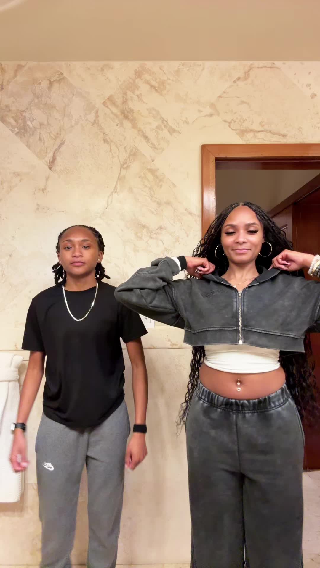 @nia
