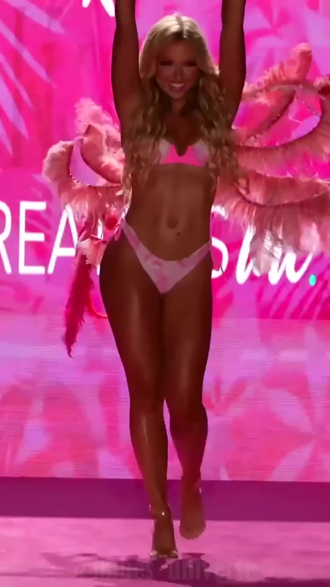@luuciadnndrss18809254