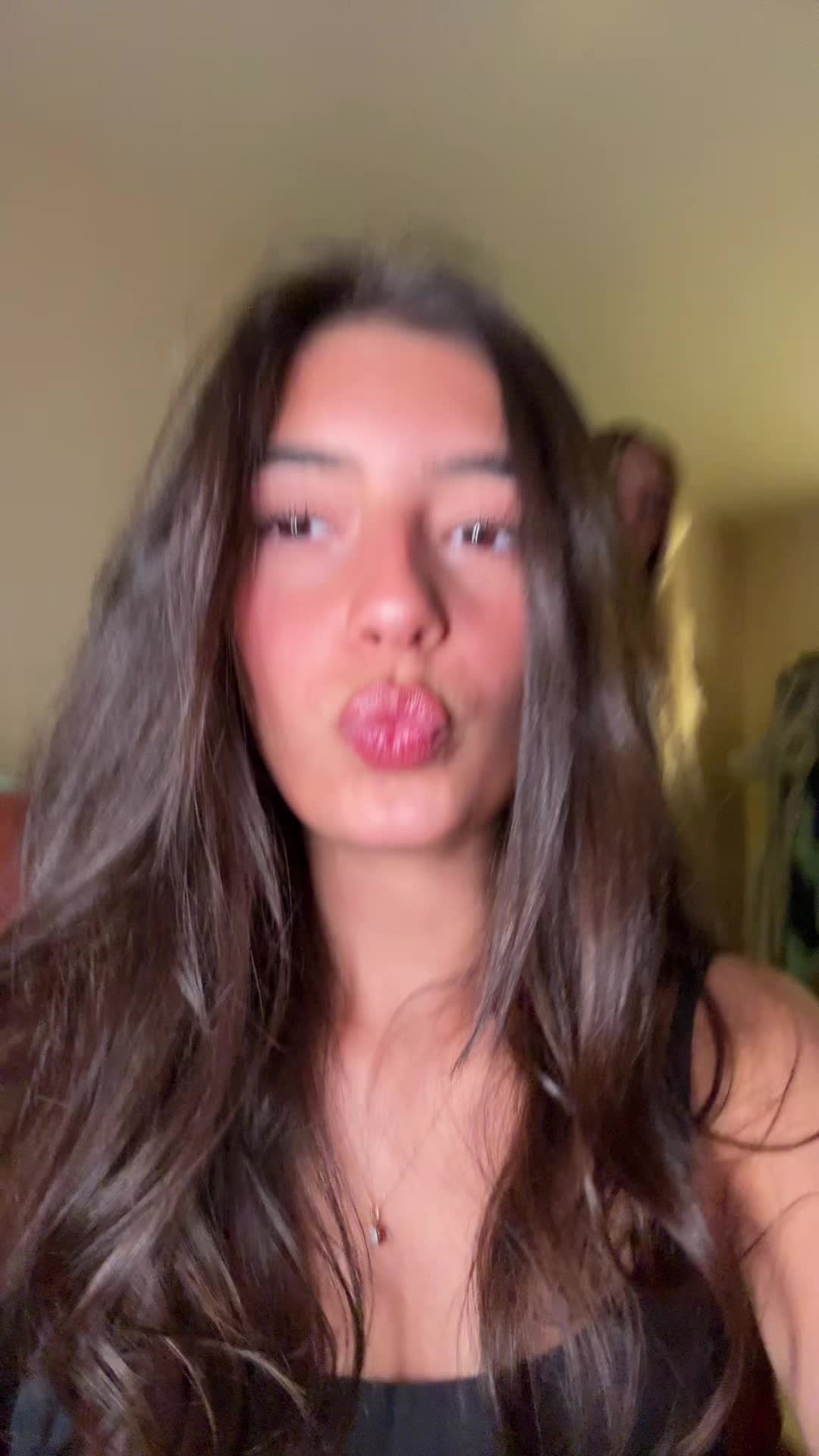 @livlovelaughe