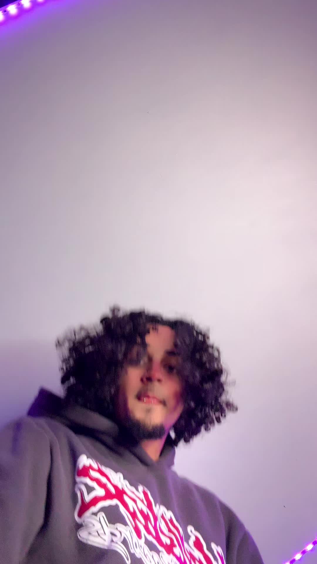 @ANYELO 🌬️🦀