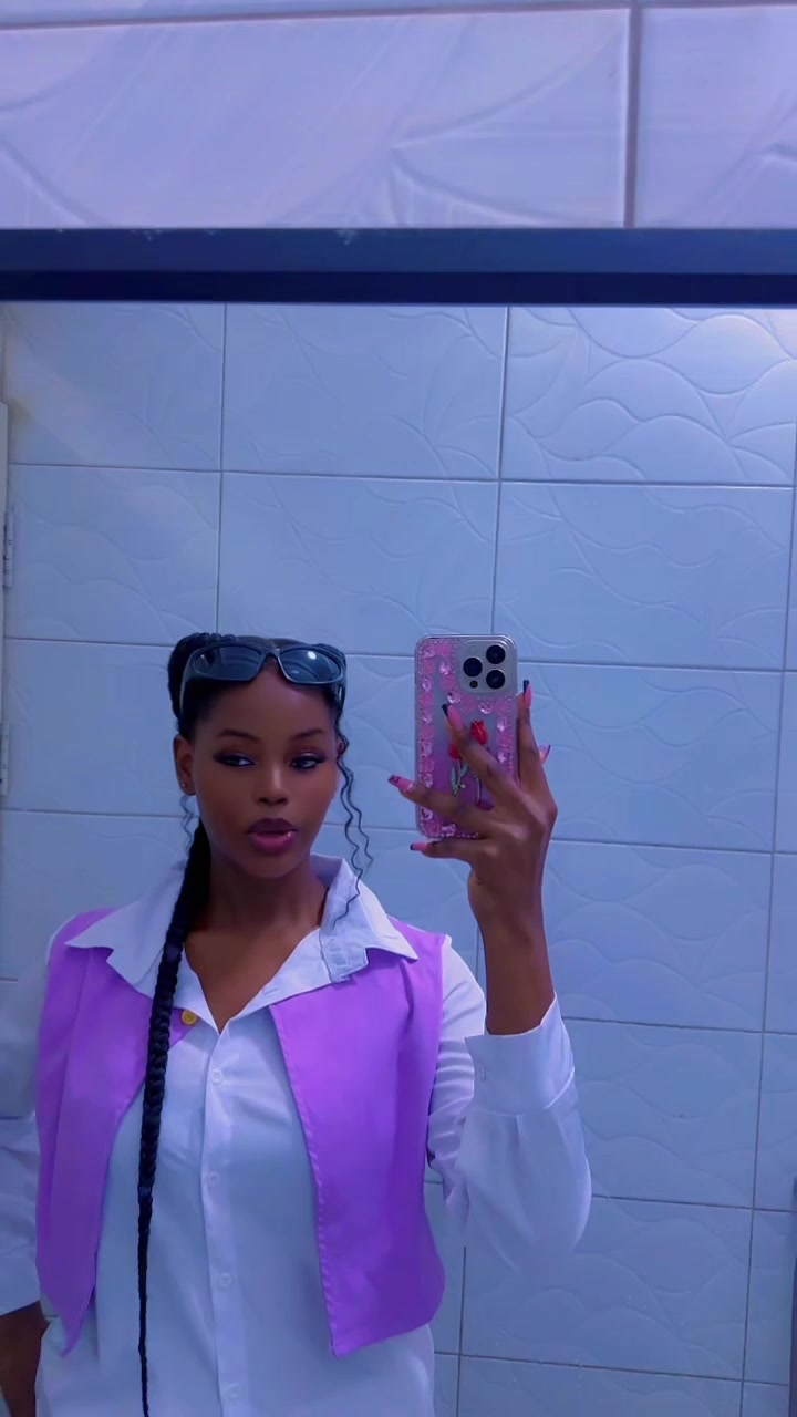 @queen_b_00