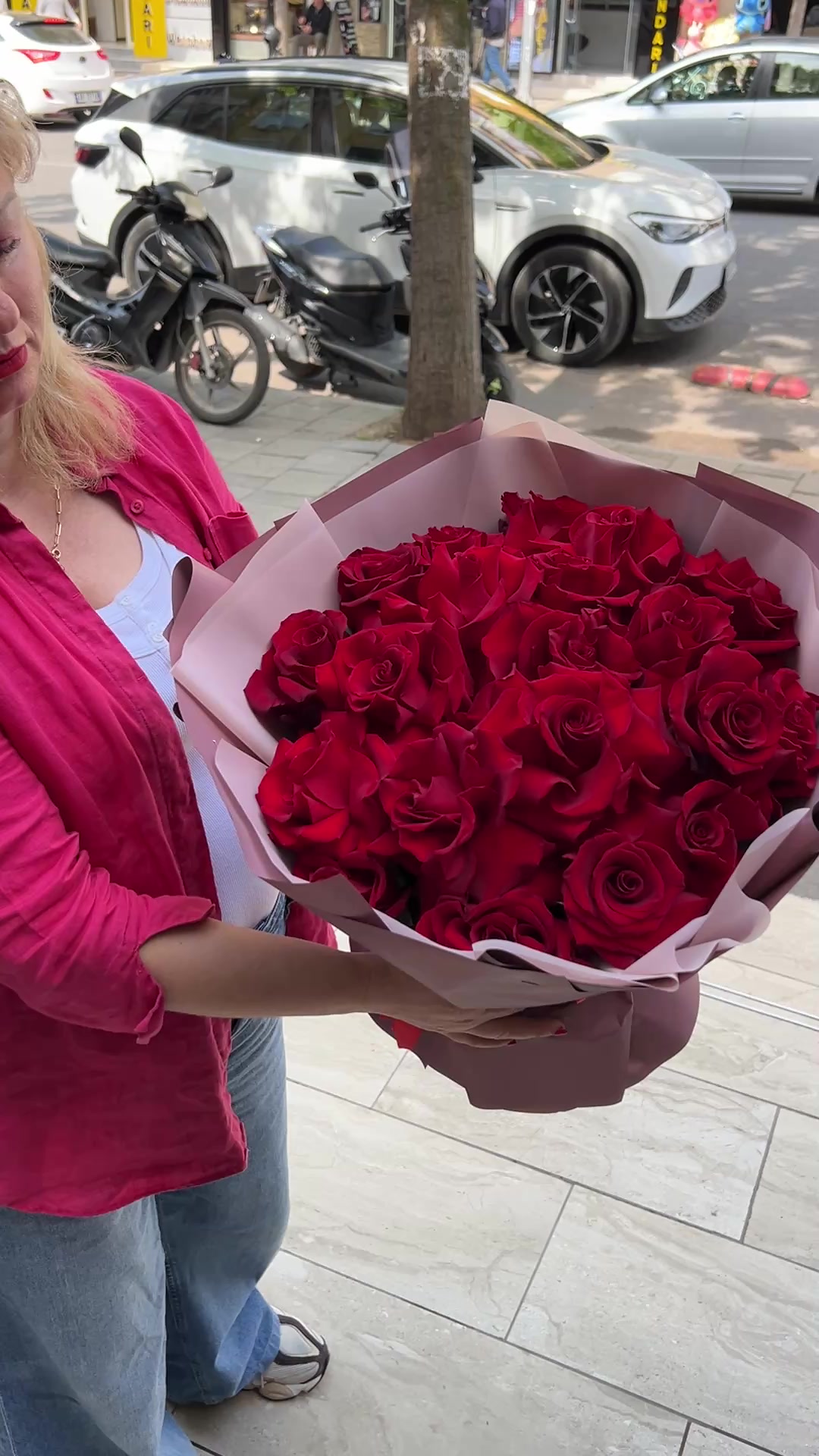 @Lona’s flowers shop
