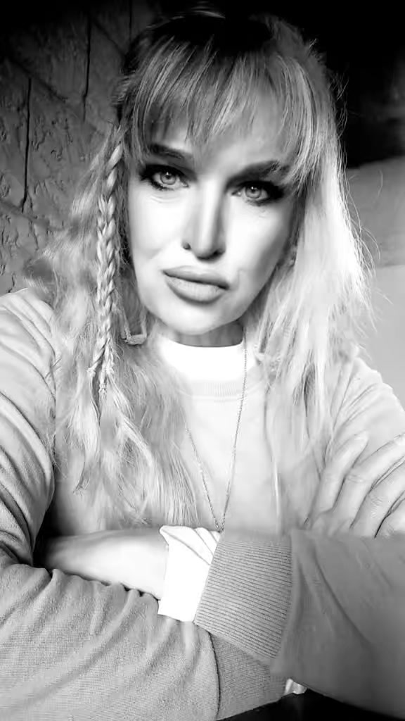 @✞ Ellieೃ⁀➷♡
