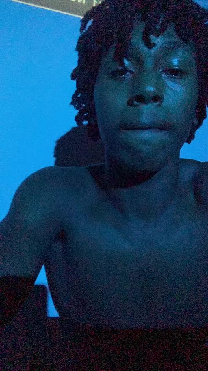 @WalkingUnd3ad