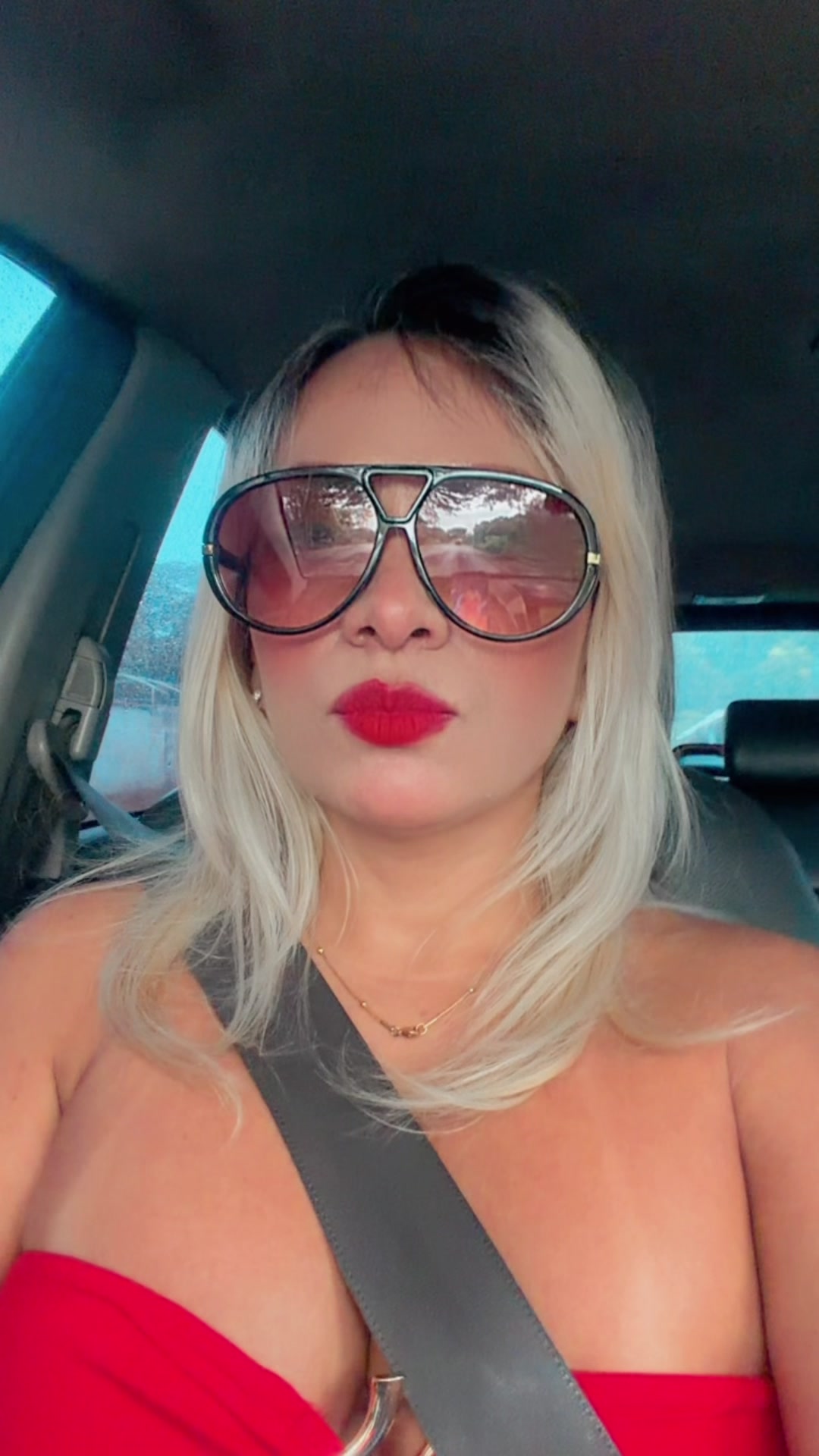 @Vecky25