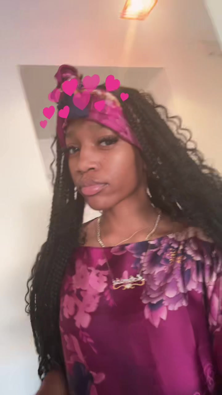 @𝐭𝐡𝐞 𝐪𝐮𝐞𝐞𝐧 🎀