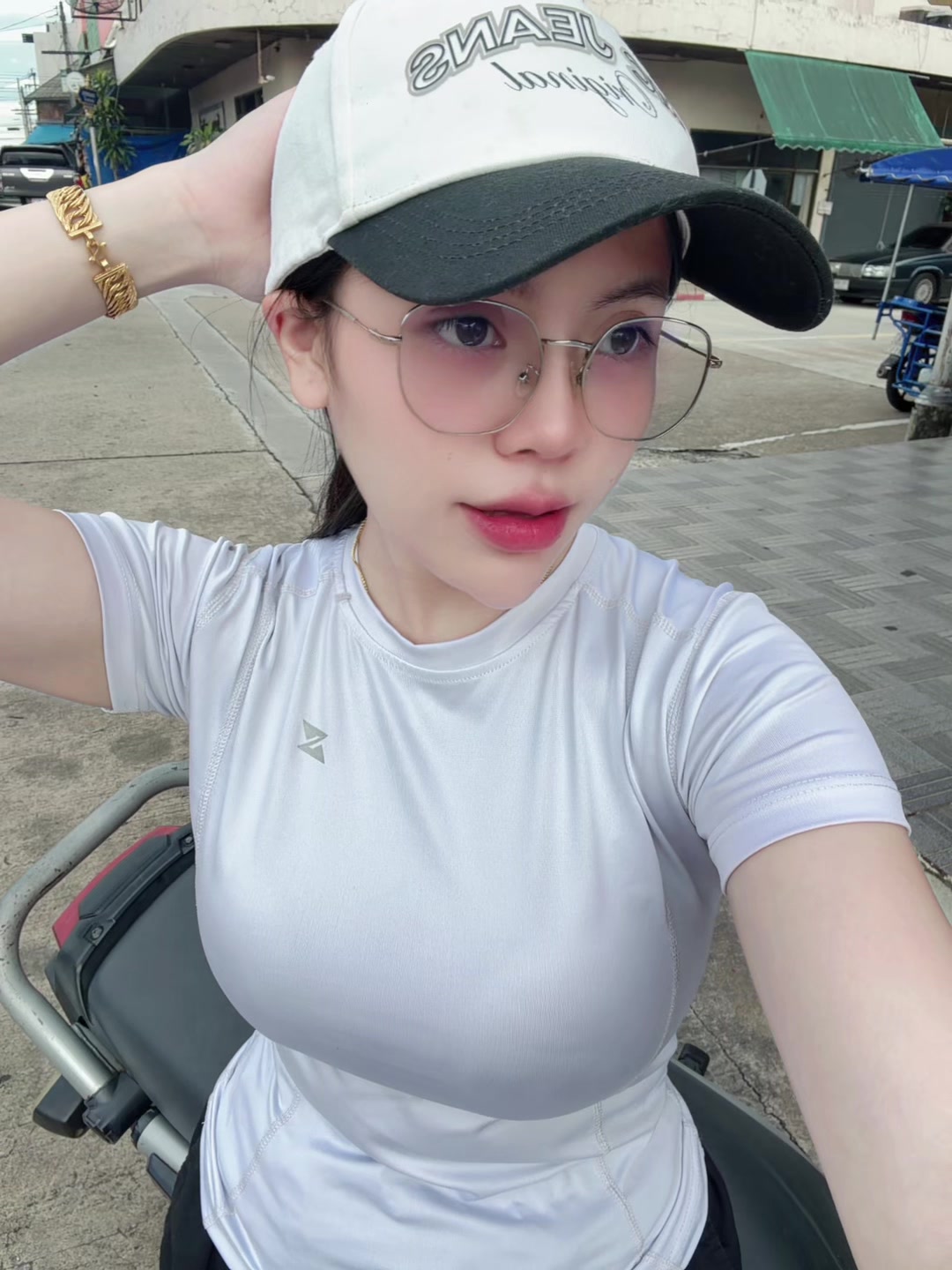@MeeMee ..🇱🇦🇲🇾…W