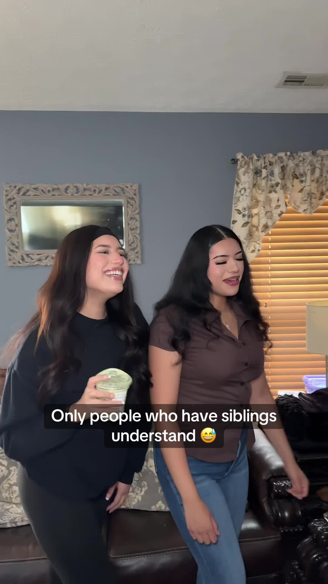 @Hermanas&ensp;V