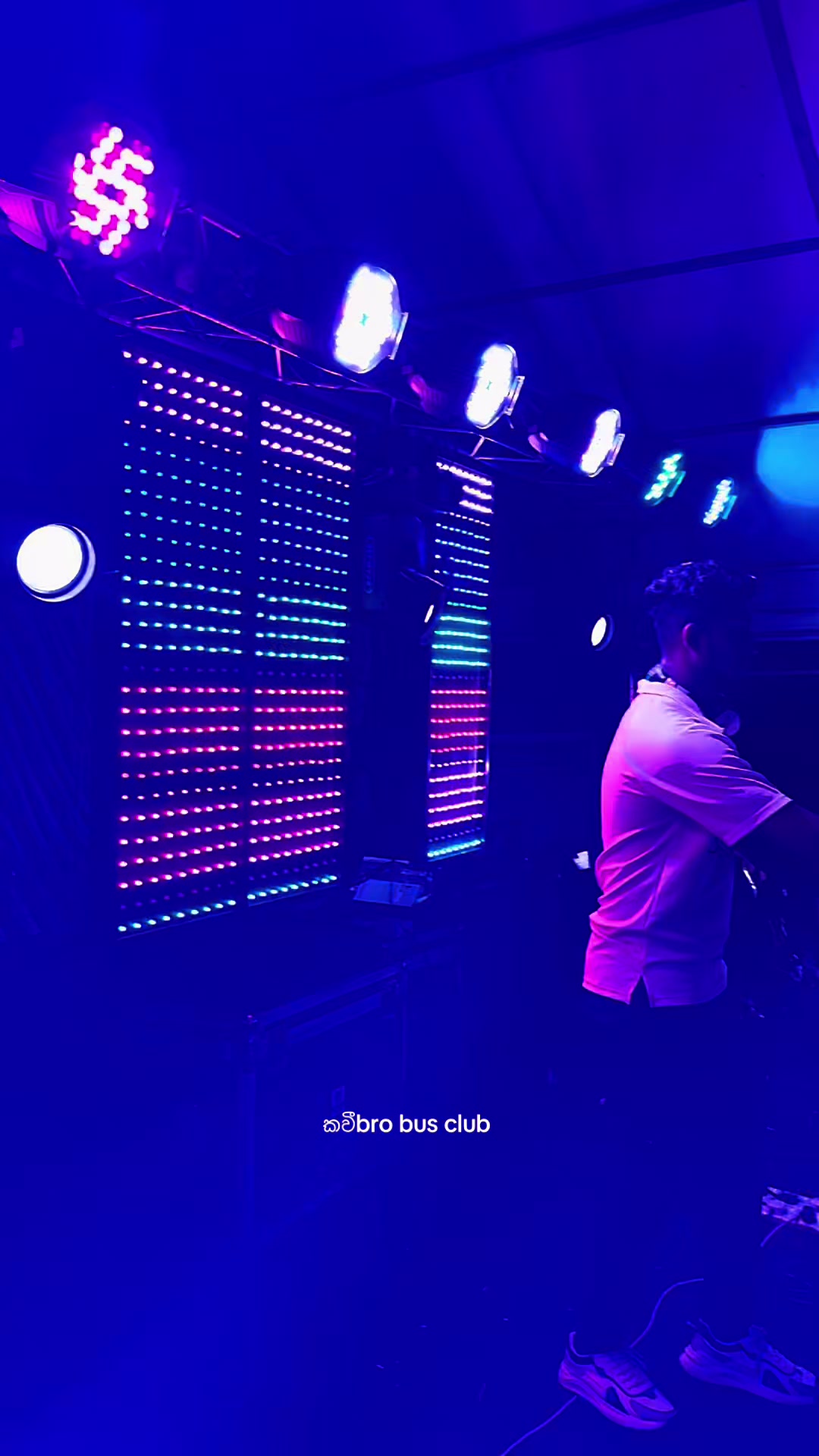 @කවී🇧 🇷 🇴 🄱🅄🅂 𝐂𝐋𝐔𝐁
