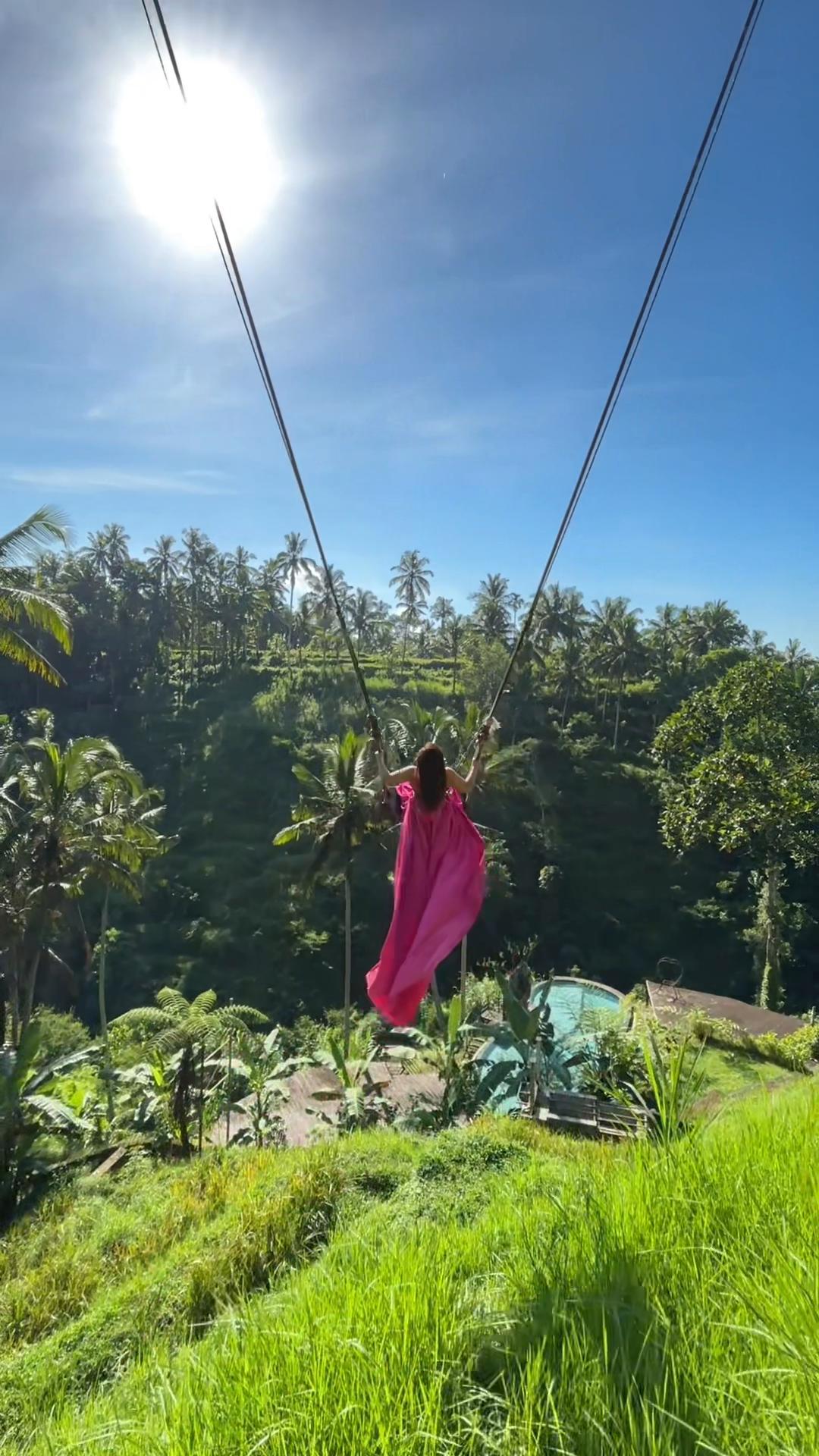 @Faraella.travel