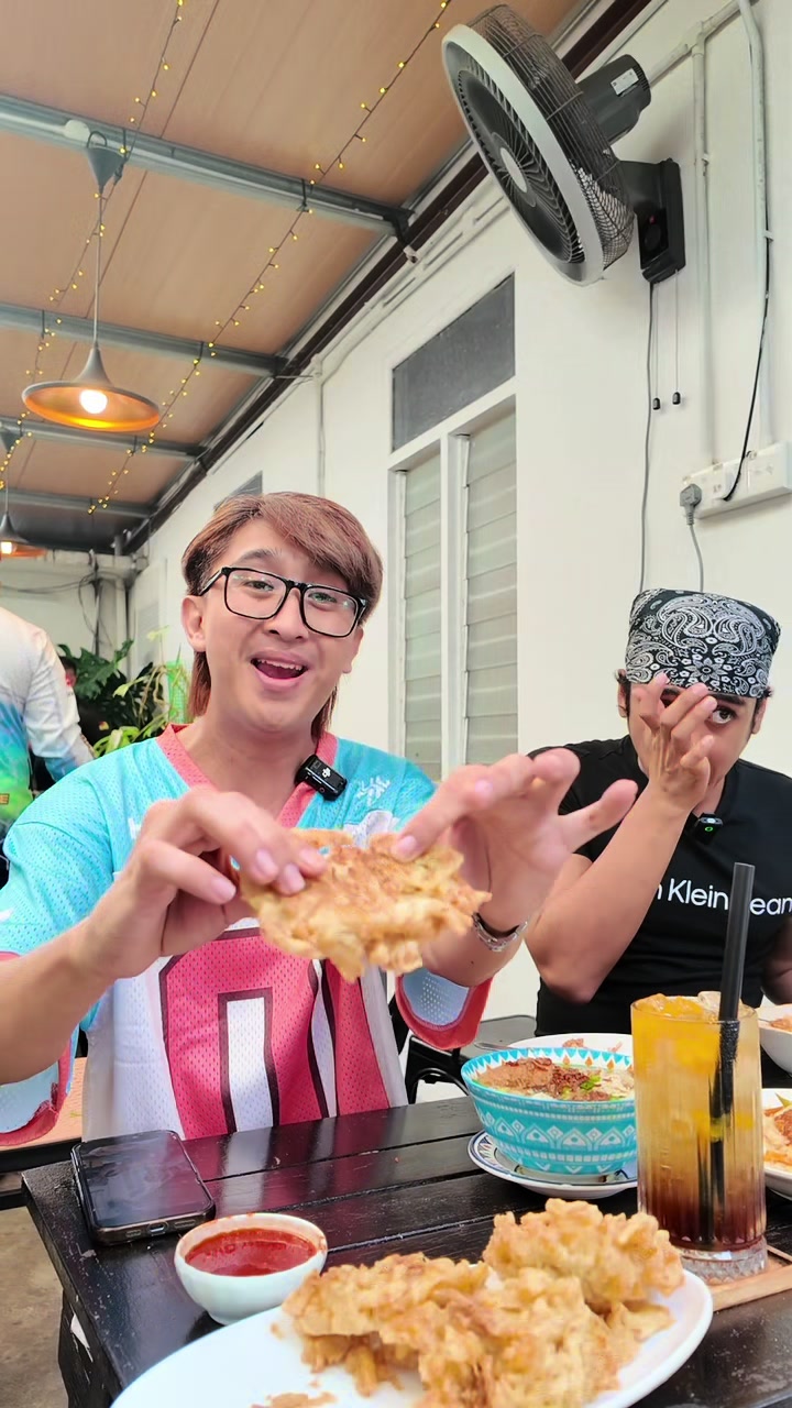 @Apom Yang Menekan