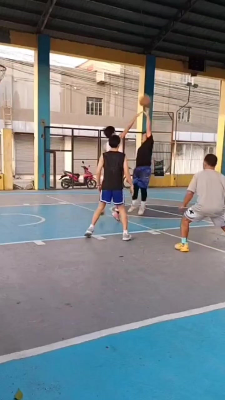 @ONE HANDER💪