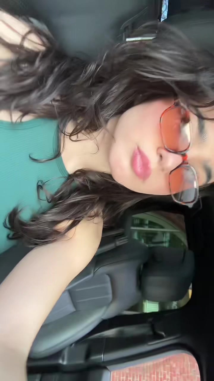 @demi