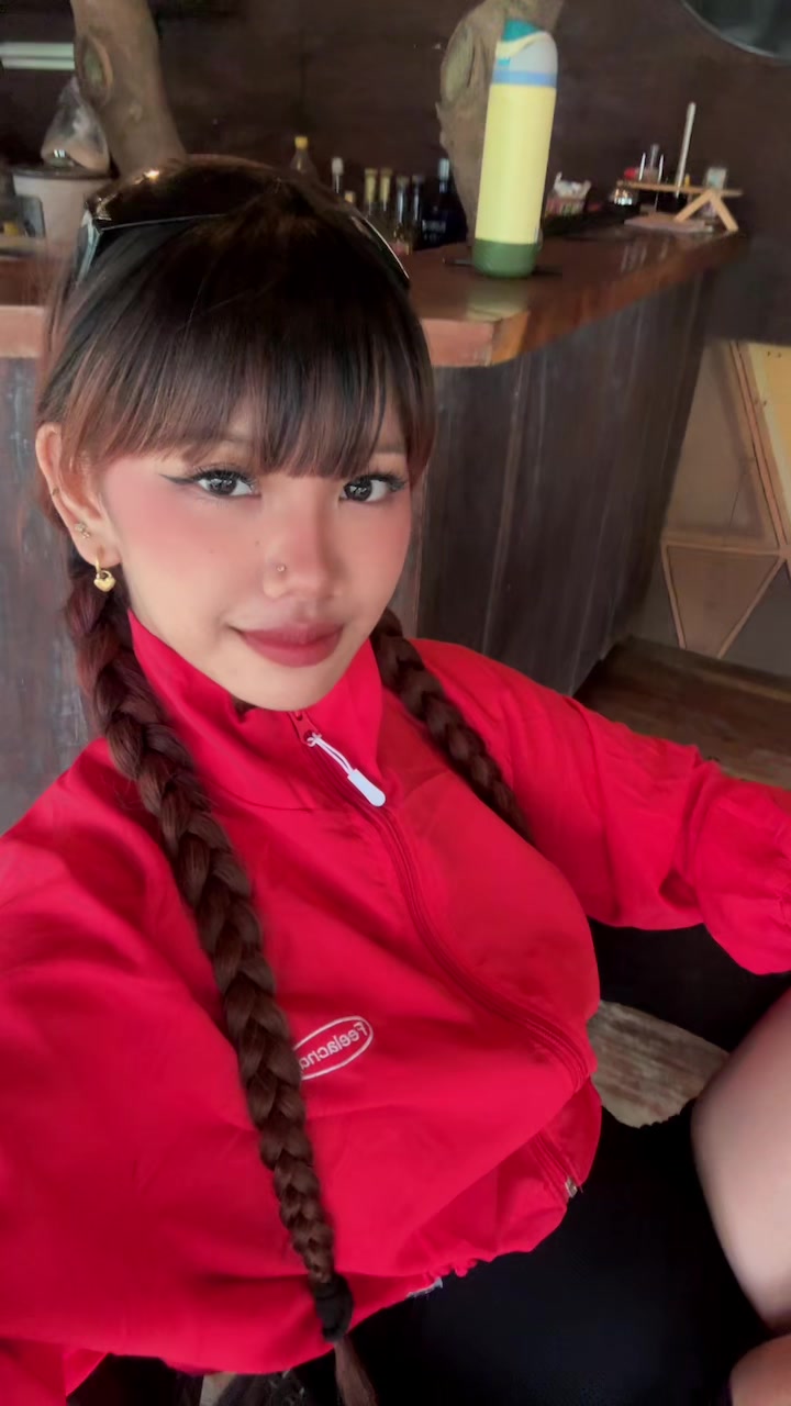 @Khlooeee