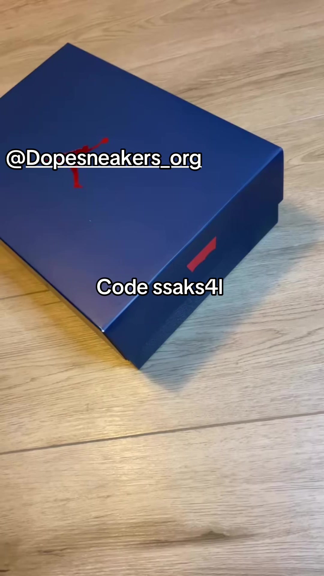 @⃟