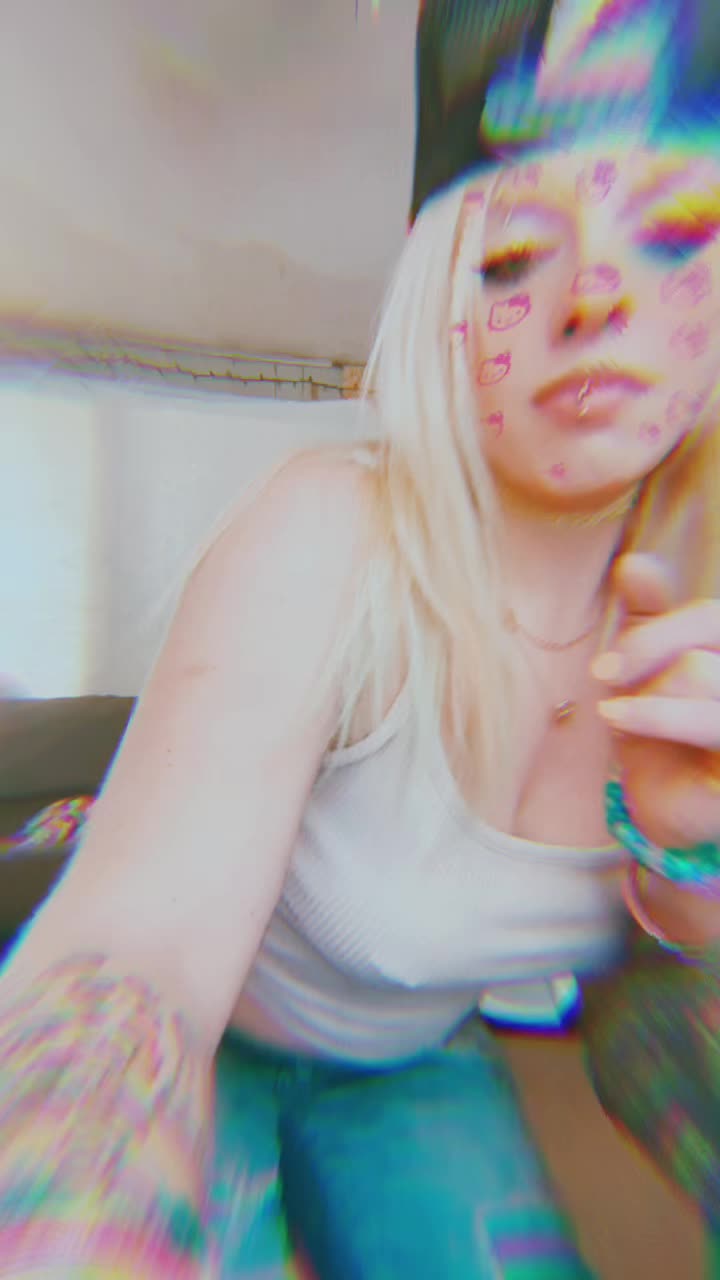 @Britneynicolee
