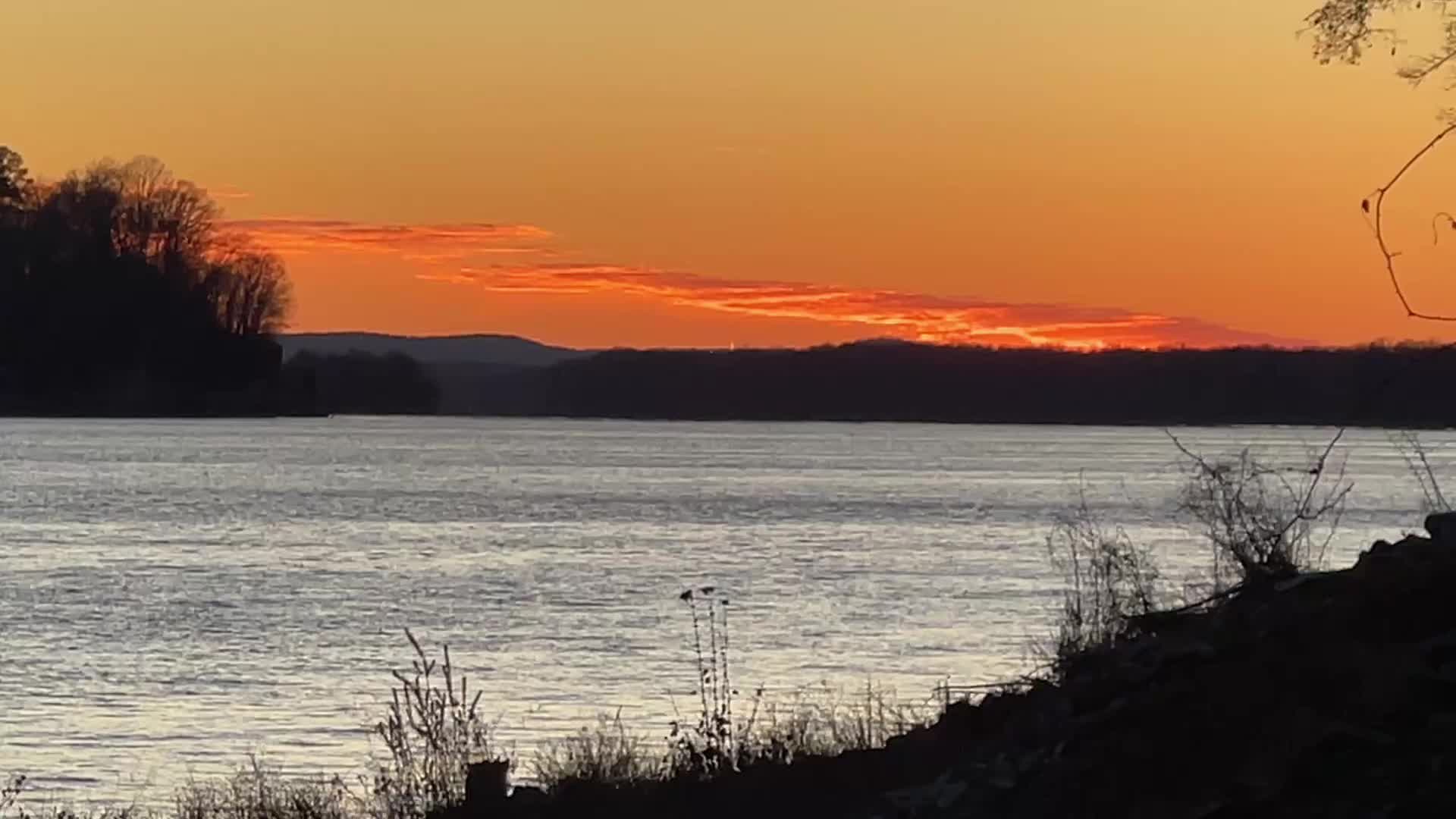 @🌅 Loutina