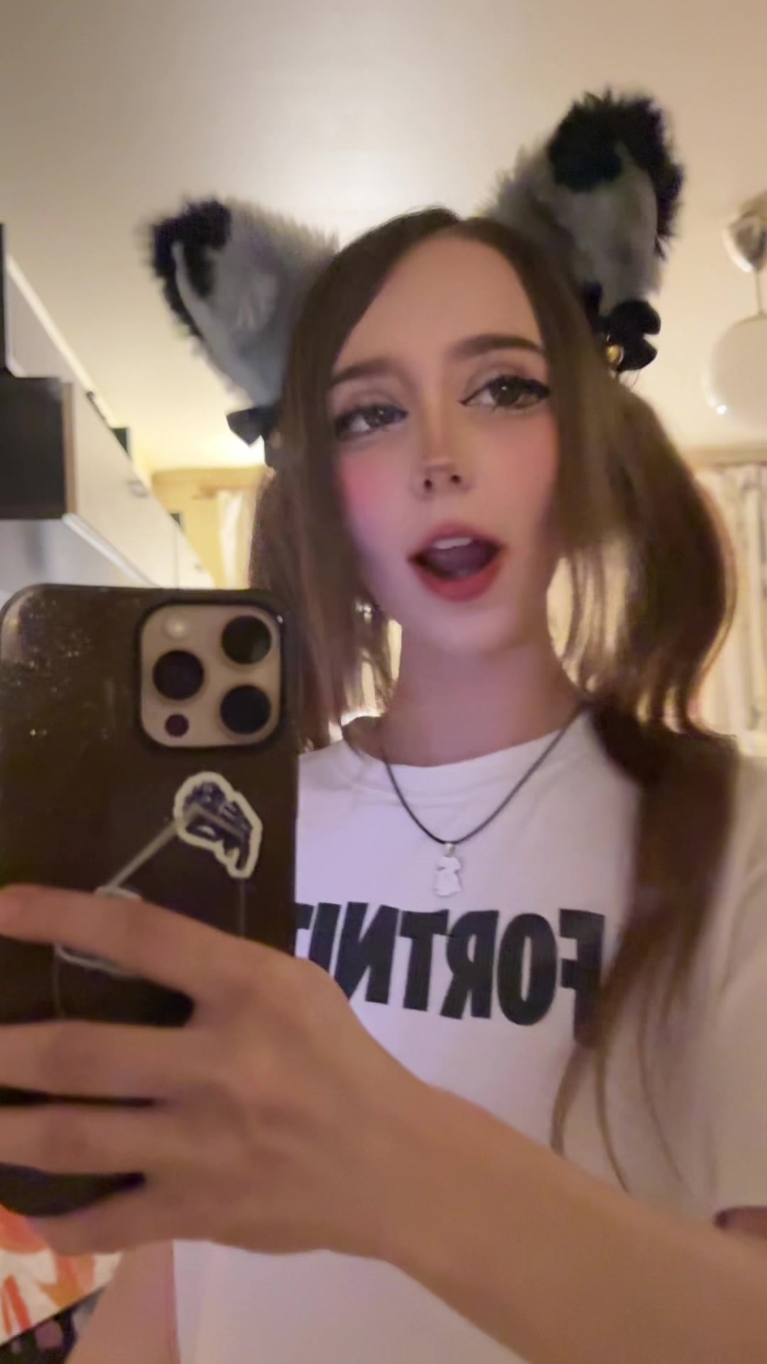@Котя :3 😝