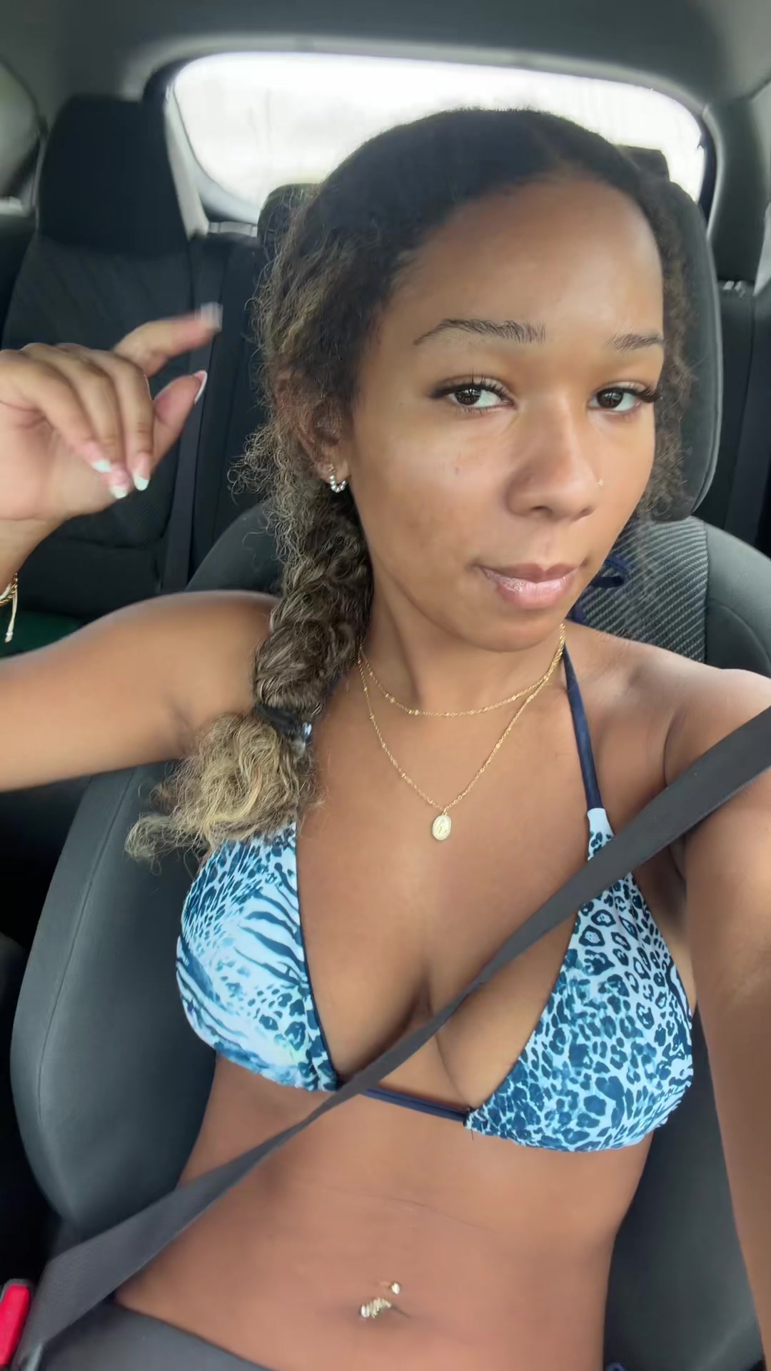 @bigbootybiracialbunny
