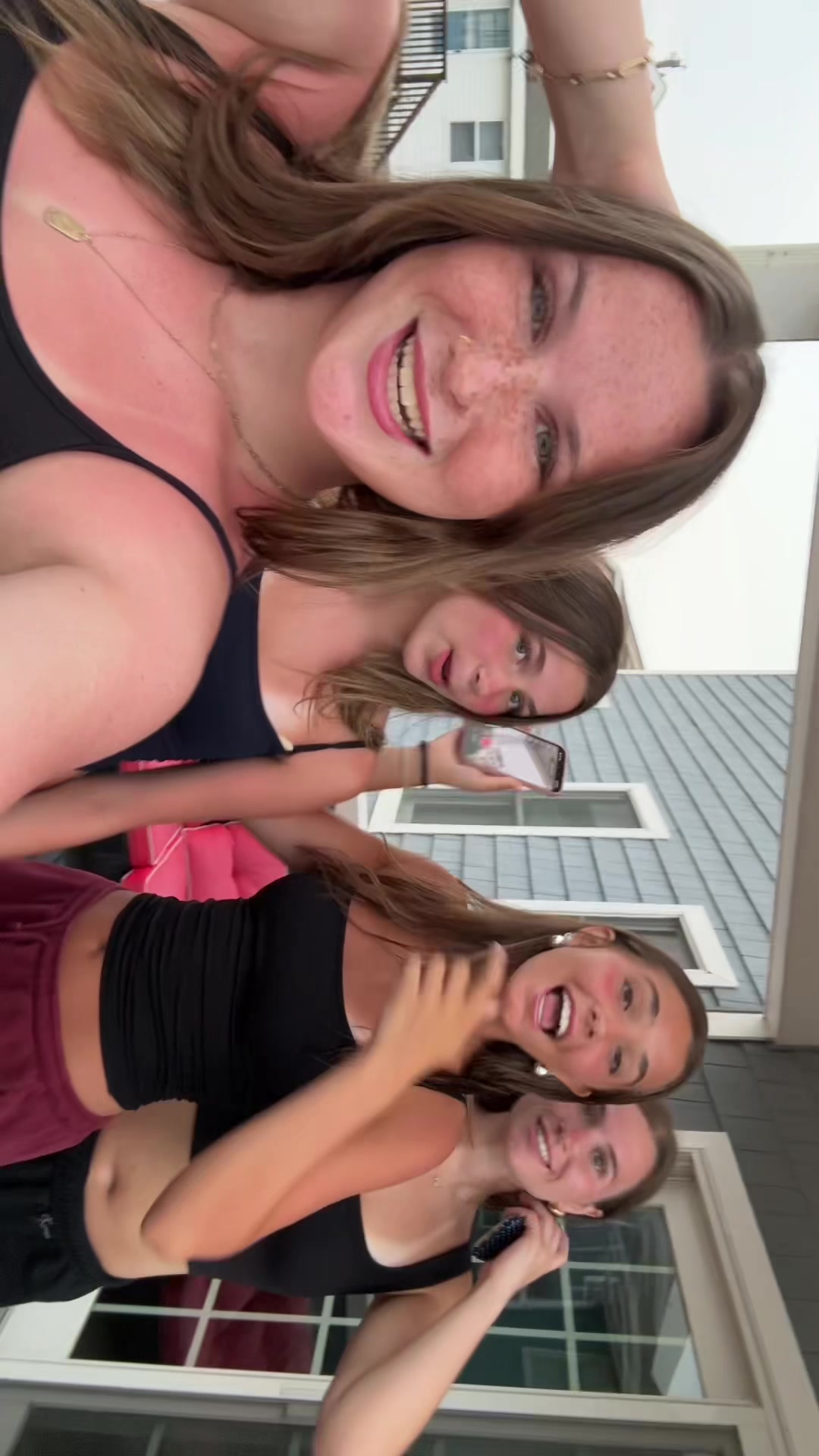@bellacatania