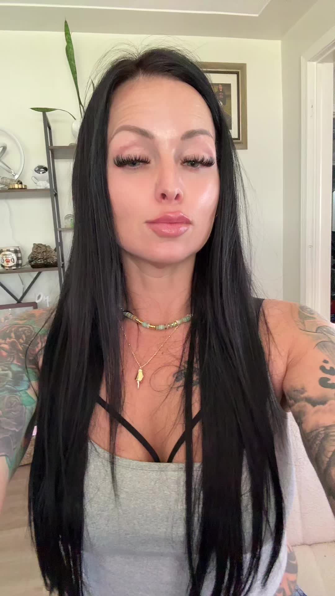 @To0thlessQueen💋