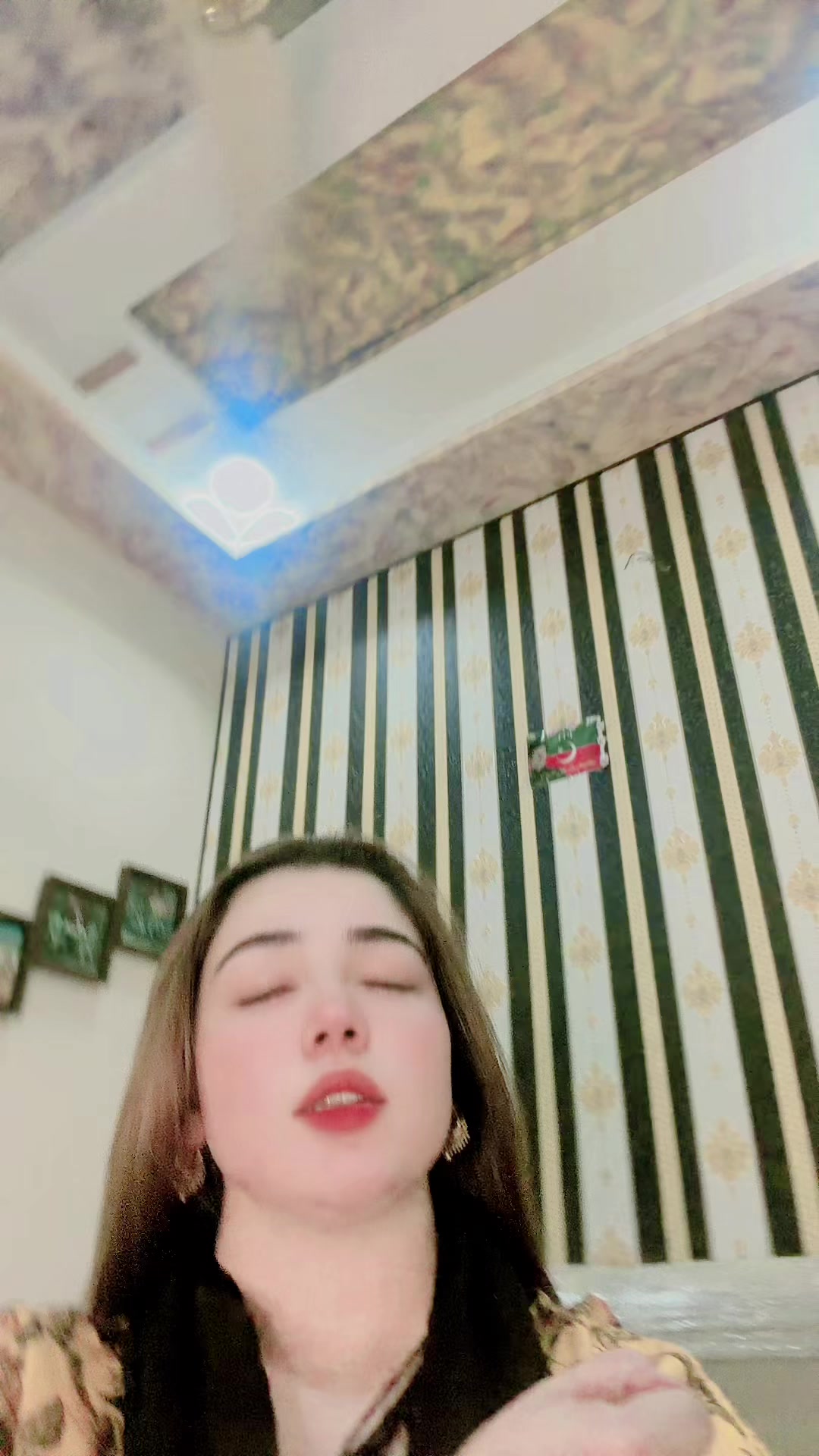 @Lovely Khan 🥀