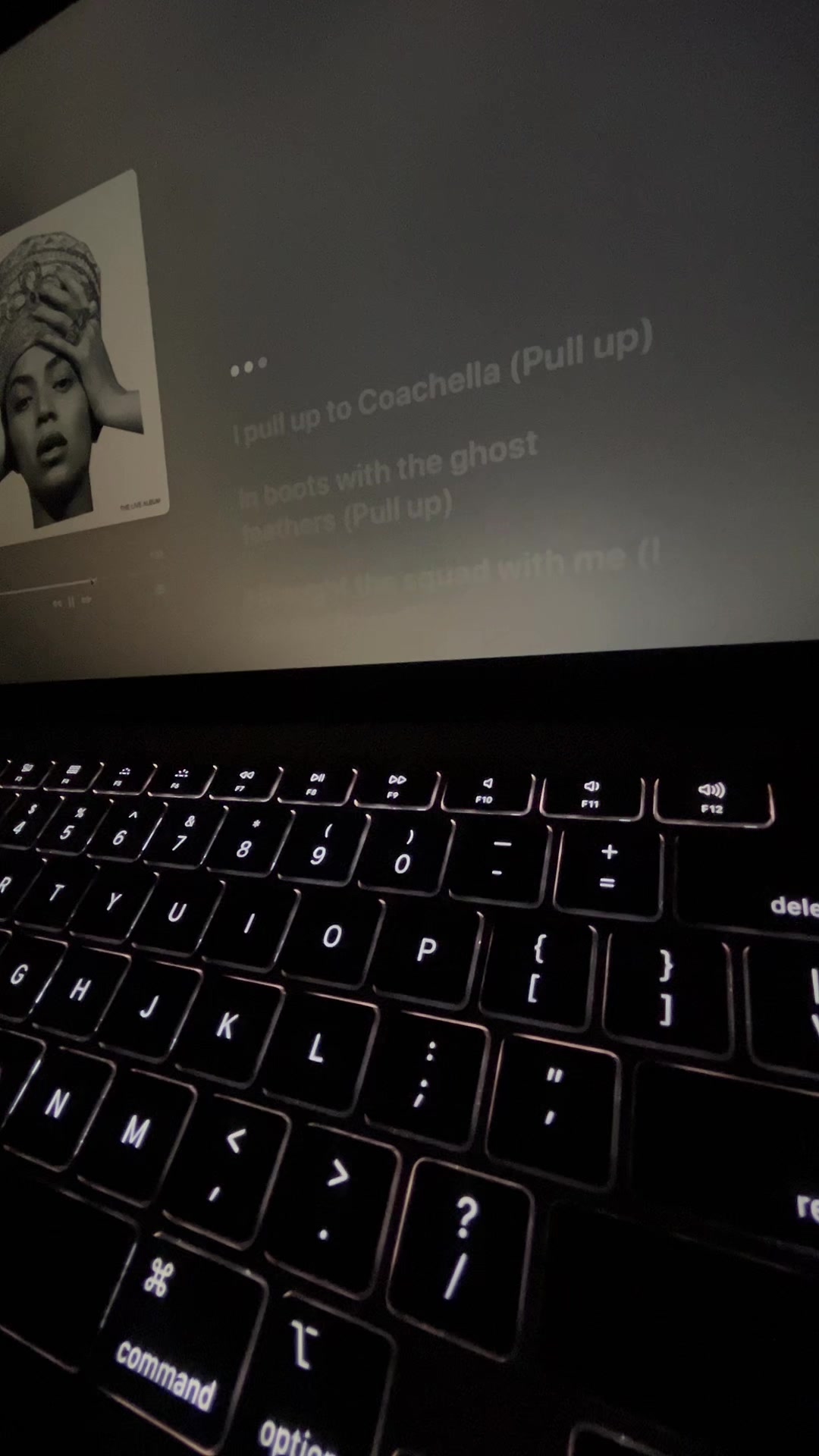 @🎧