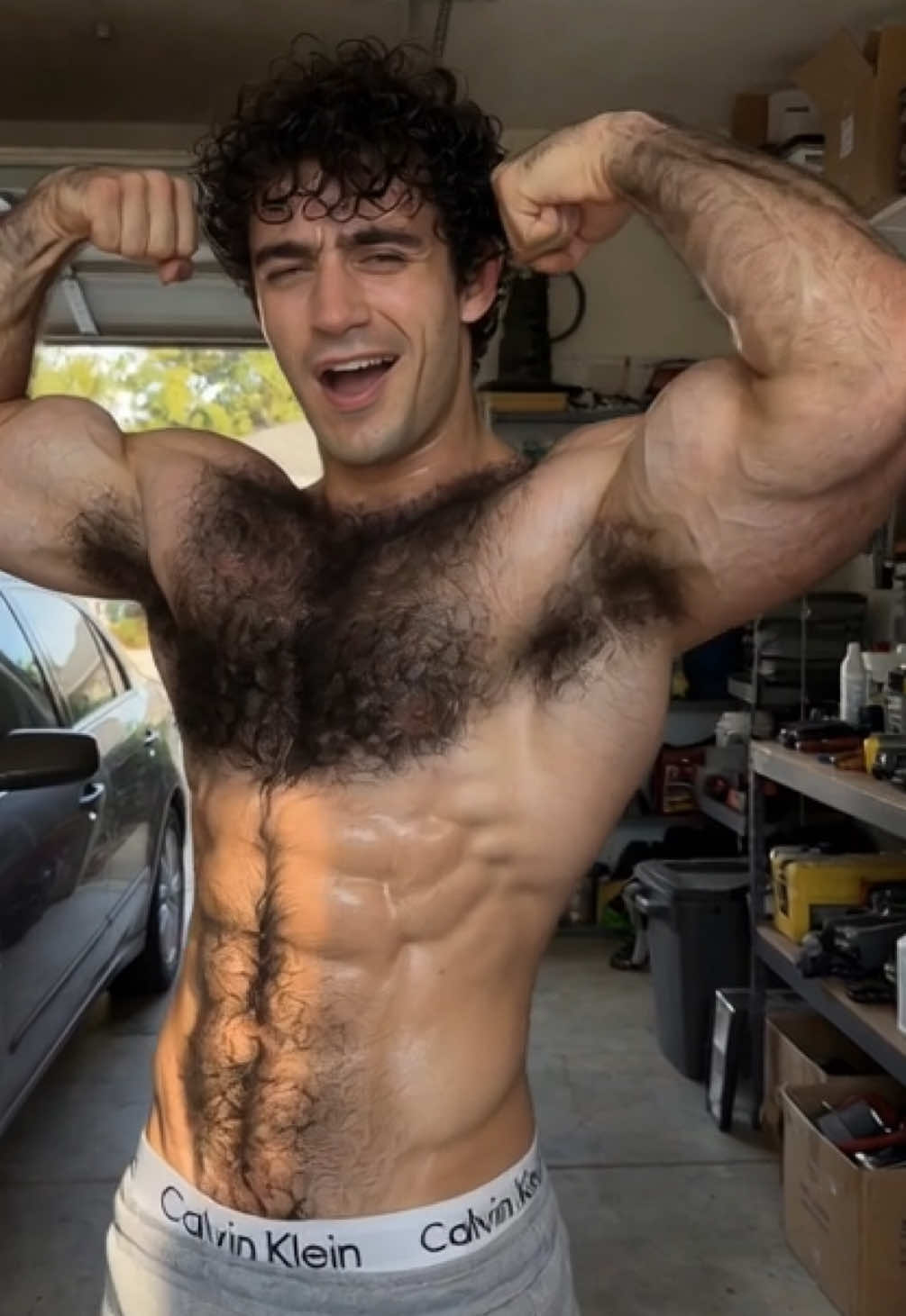 @YourDailyHotDudes
