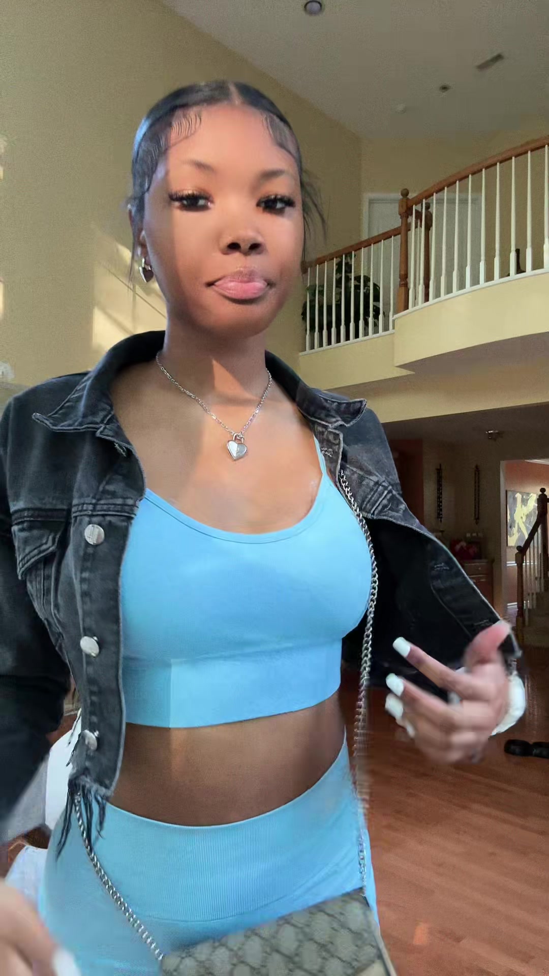 @👸🏽