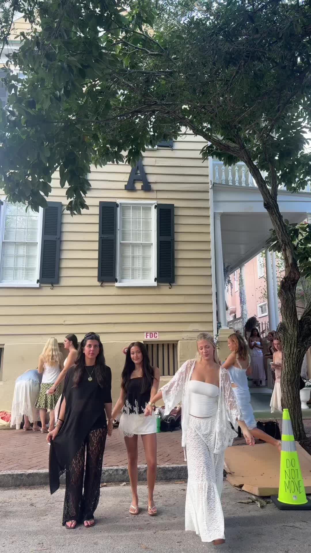 @taracapppppp
