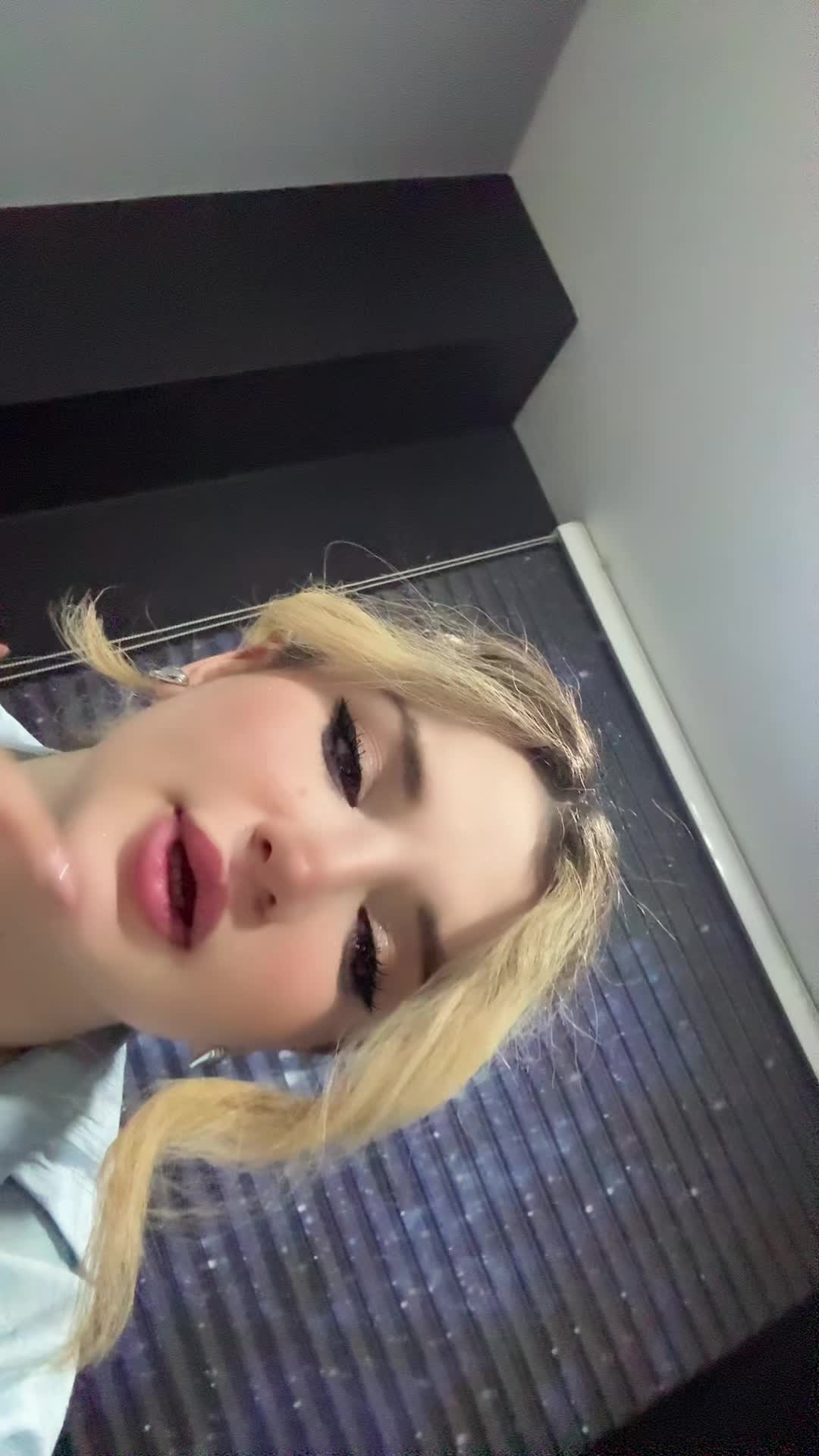@Anahitaque