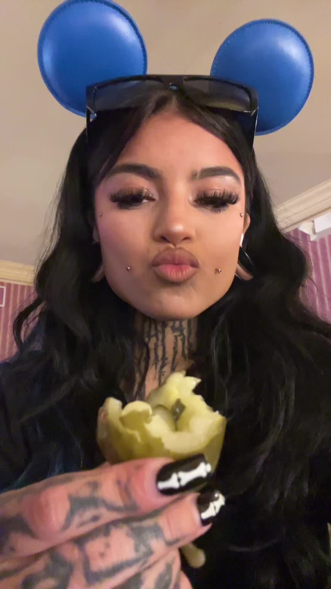 @FREAKSHOW KEEZH🦇
