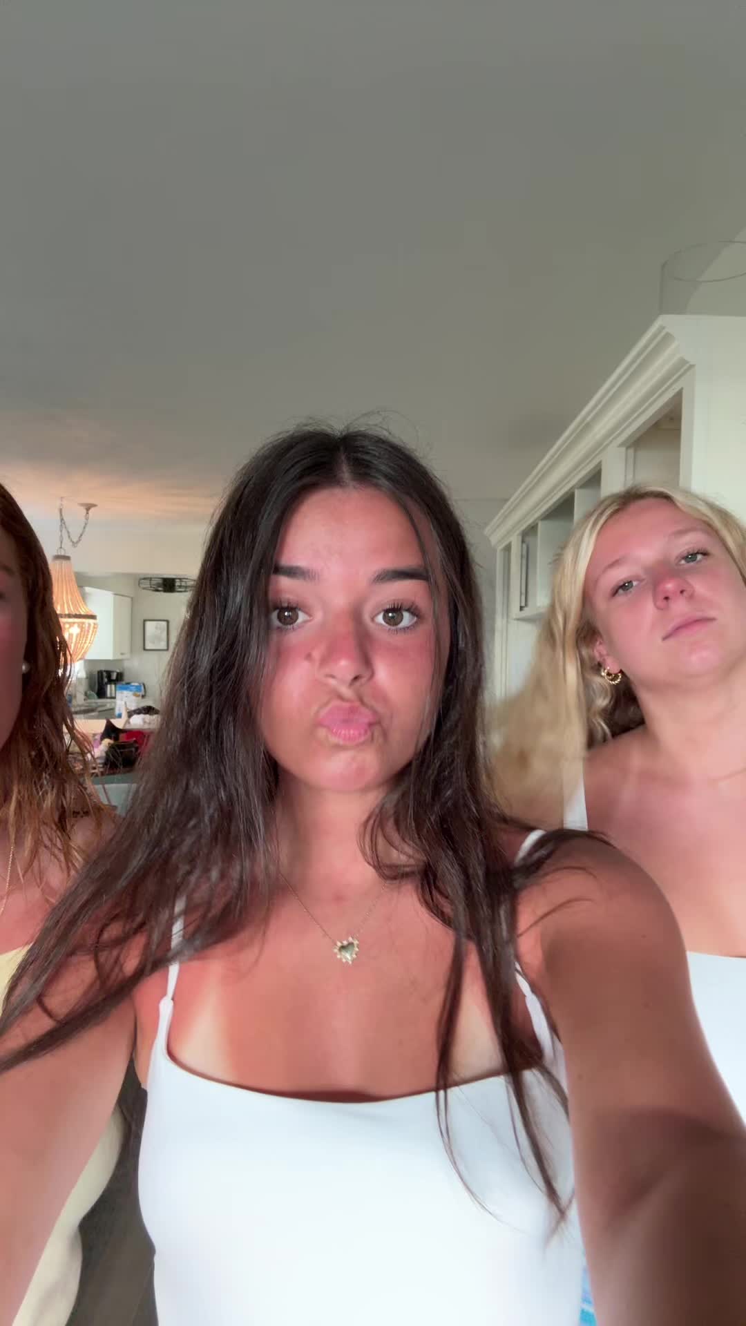 @lolaxcora