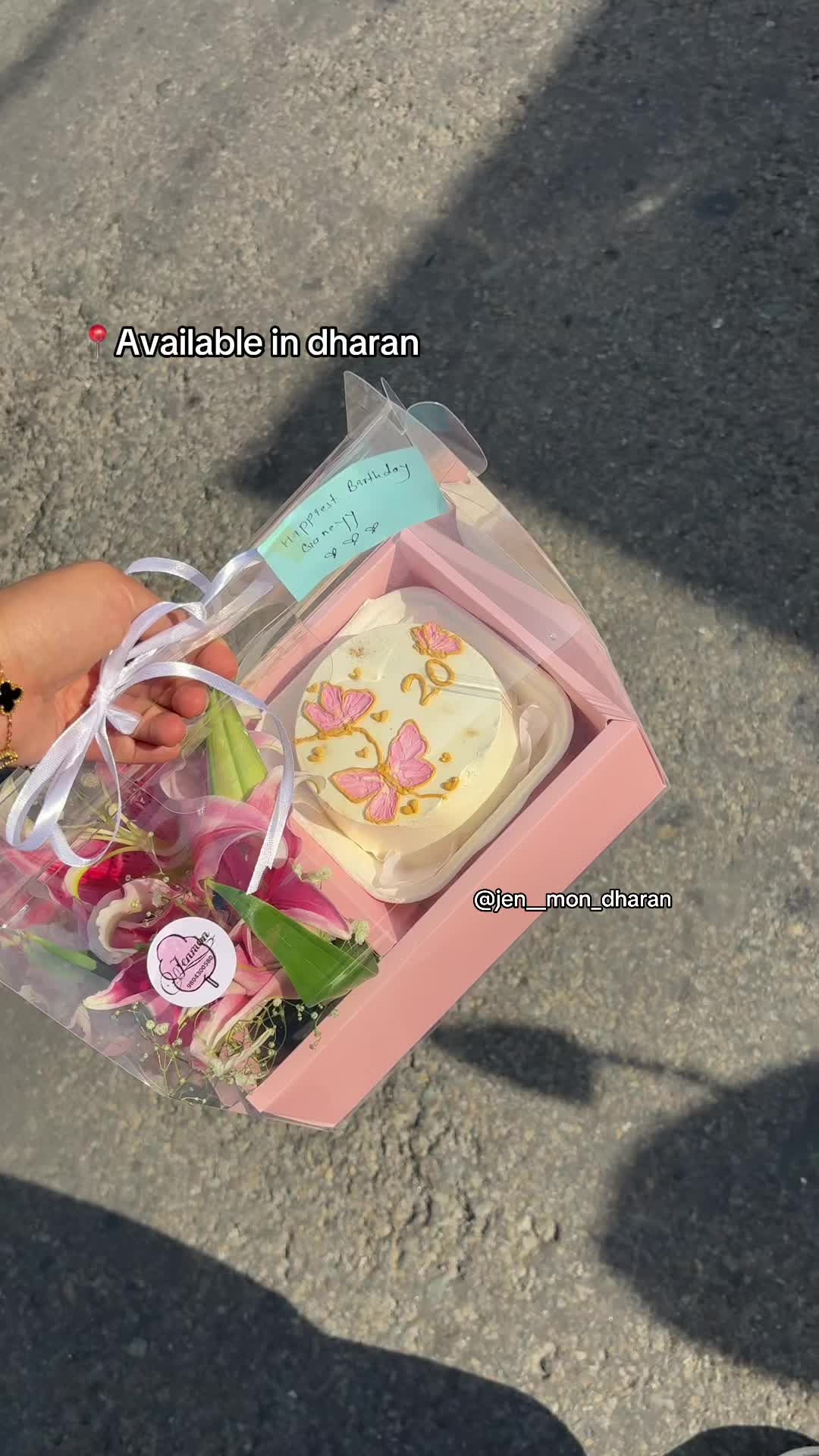 @jen__mon_dharan