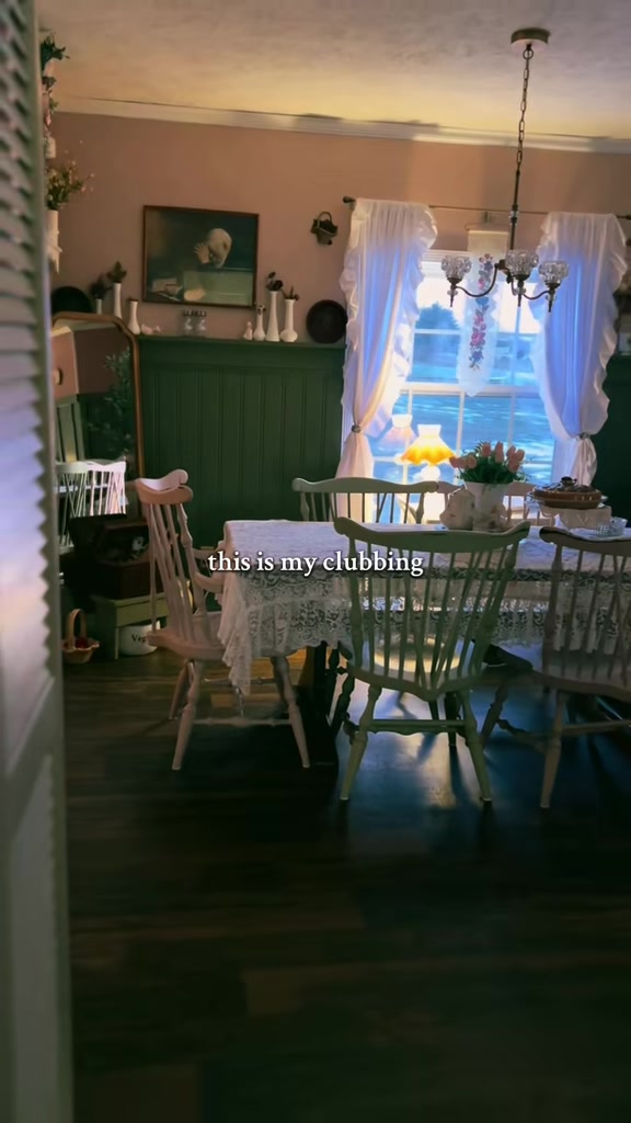 @TheGrandmaCottage &bull; 🪞🕯️🪿